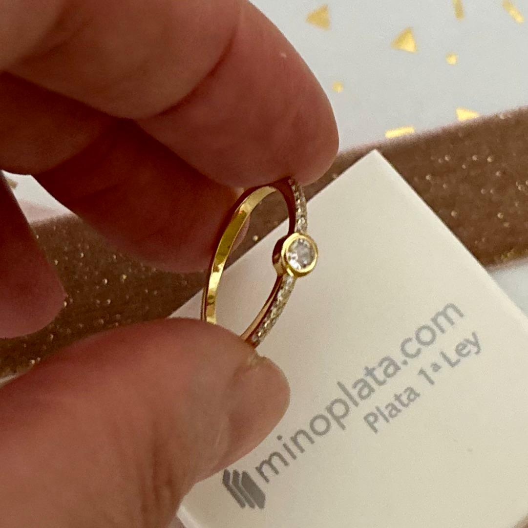 Anillo solitario de Plata de ley chapada dorada con Circonitas blancas 4