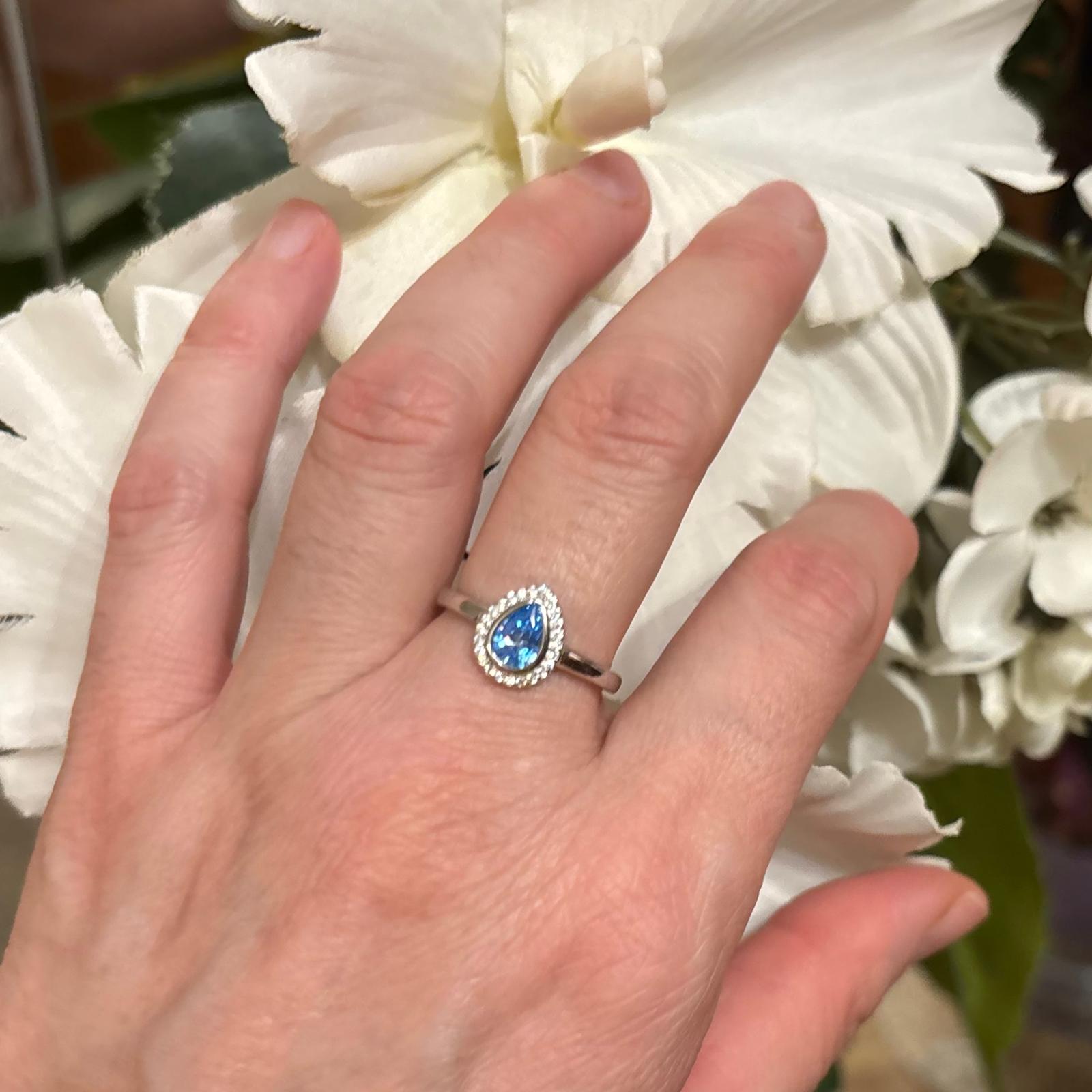 Anillo de Plata rodiada con Circonitas azul tanzanita y blancas 3