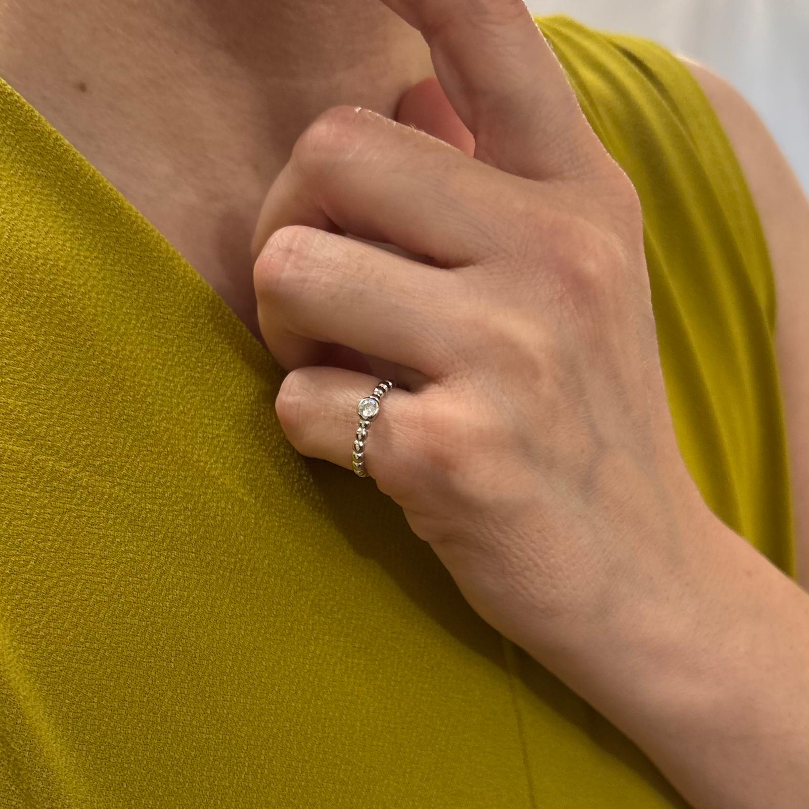 Anillo solitario bolitas de Plata rodiada con Circonita