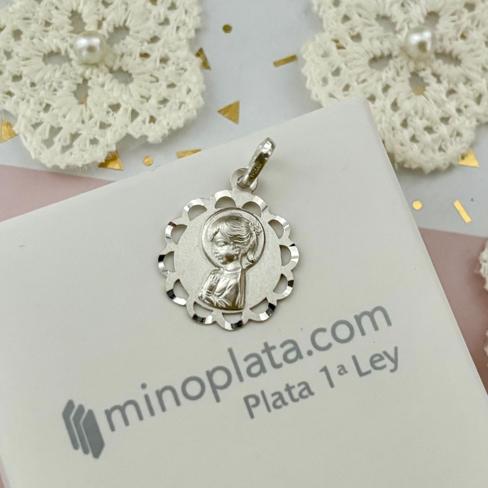 Medalla Virgen Niña calada de Plata de ley 925 17mm 5