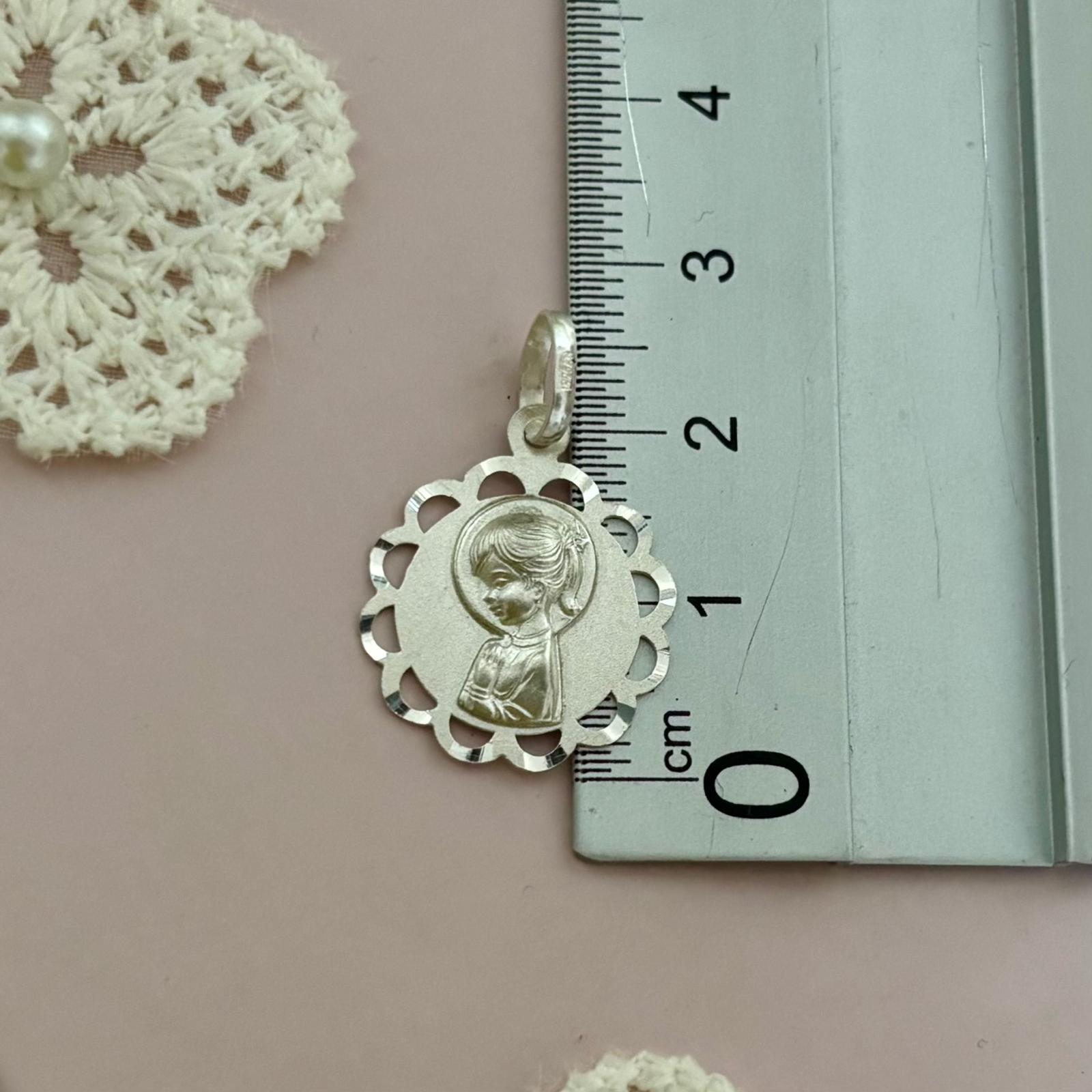 Medalla Virgen Niña calada de Plata de ley 925 17mm 3