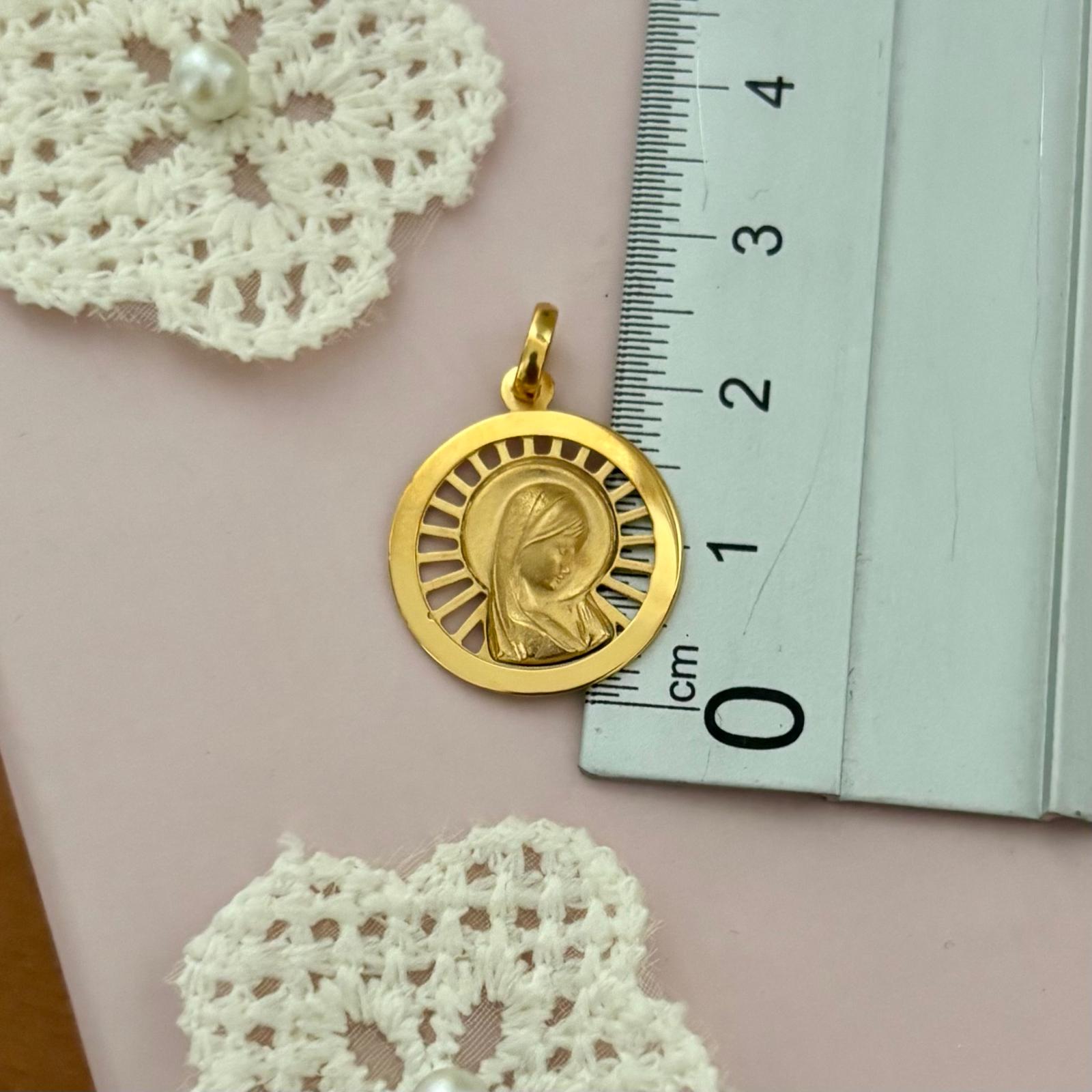 Medalla Virgen Niña calada de Plata de ley chapada en Oro 18mm 2