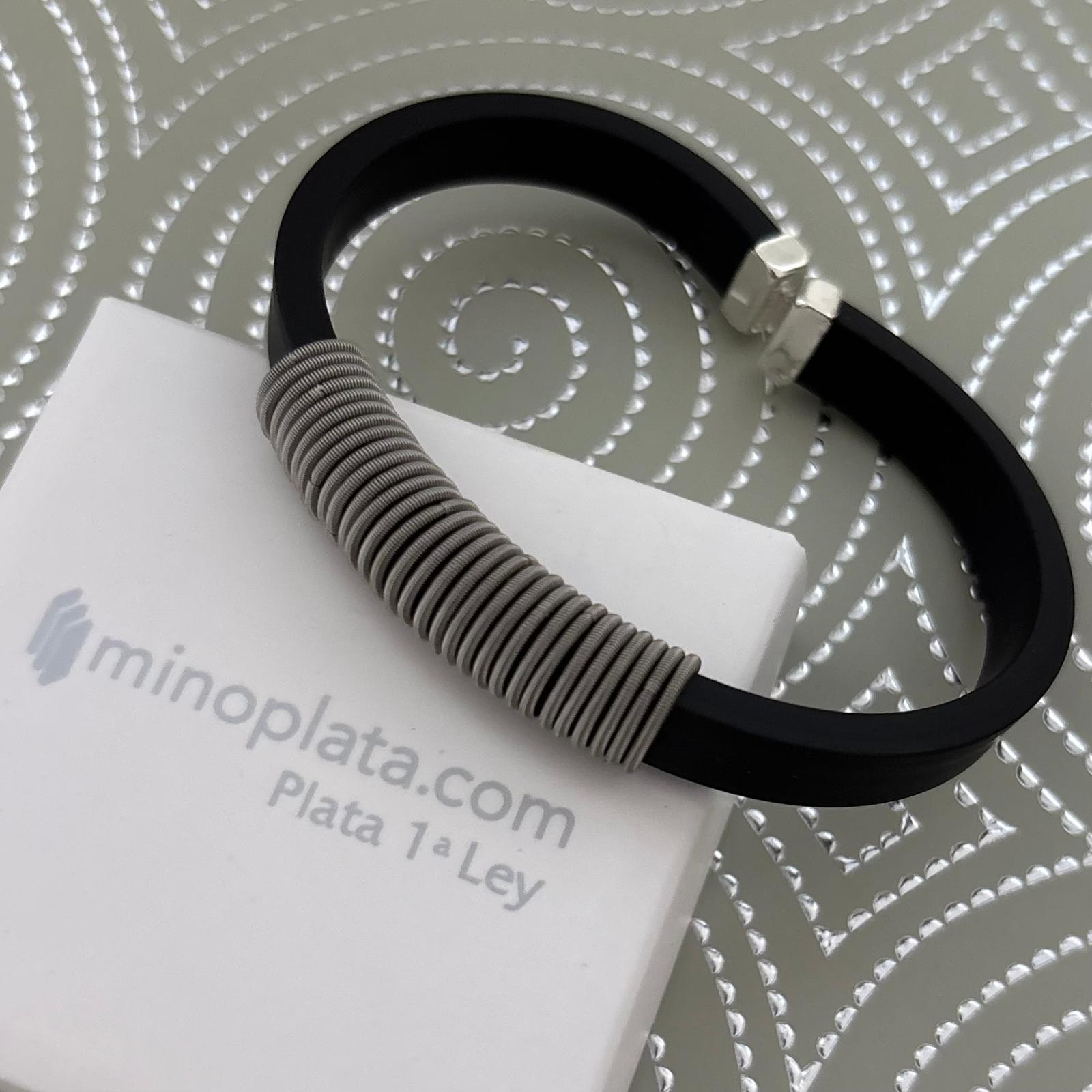Pulsera caucho negro plano anillas de Acero y terminales de Plata para hombre 4