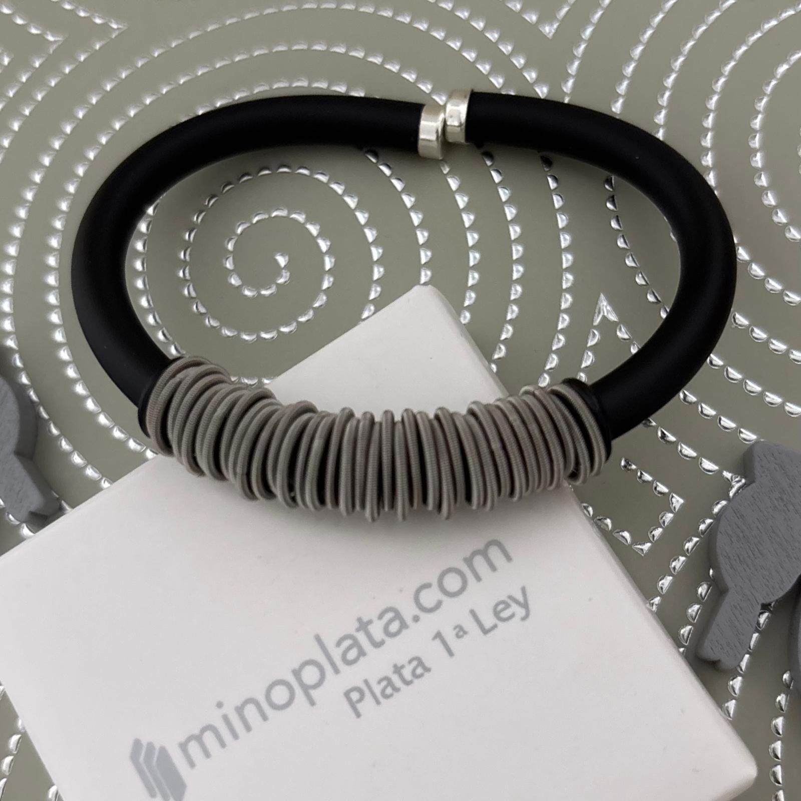 Pulsera caucho negro anillas de Acero y terminales de Plata hombre 4