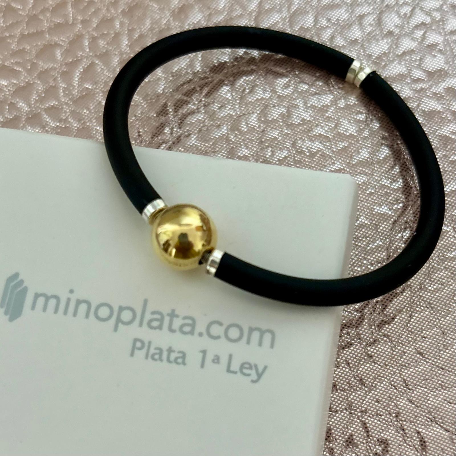 Pulsera elástica caucho negro y bola de Plata de ley chapada en oro 4