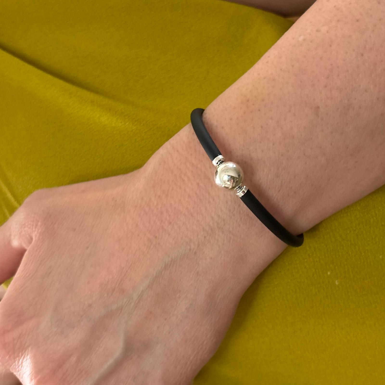 Pulsera elástica caucho negro y bola de Plata de ley 925 2