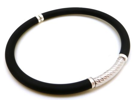 Pulsera elástica caucho negro y Plata de ley tallada