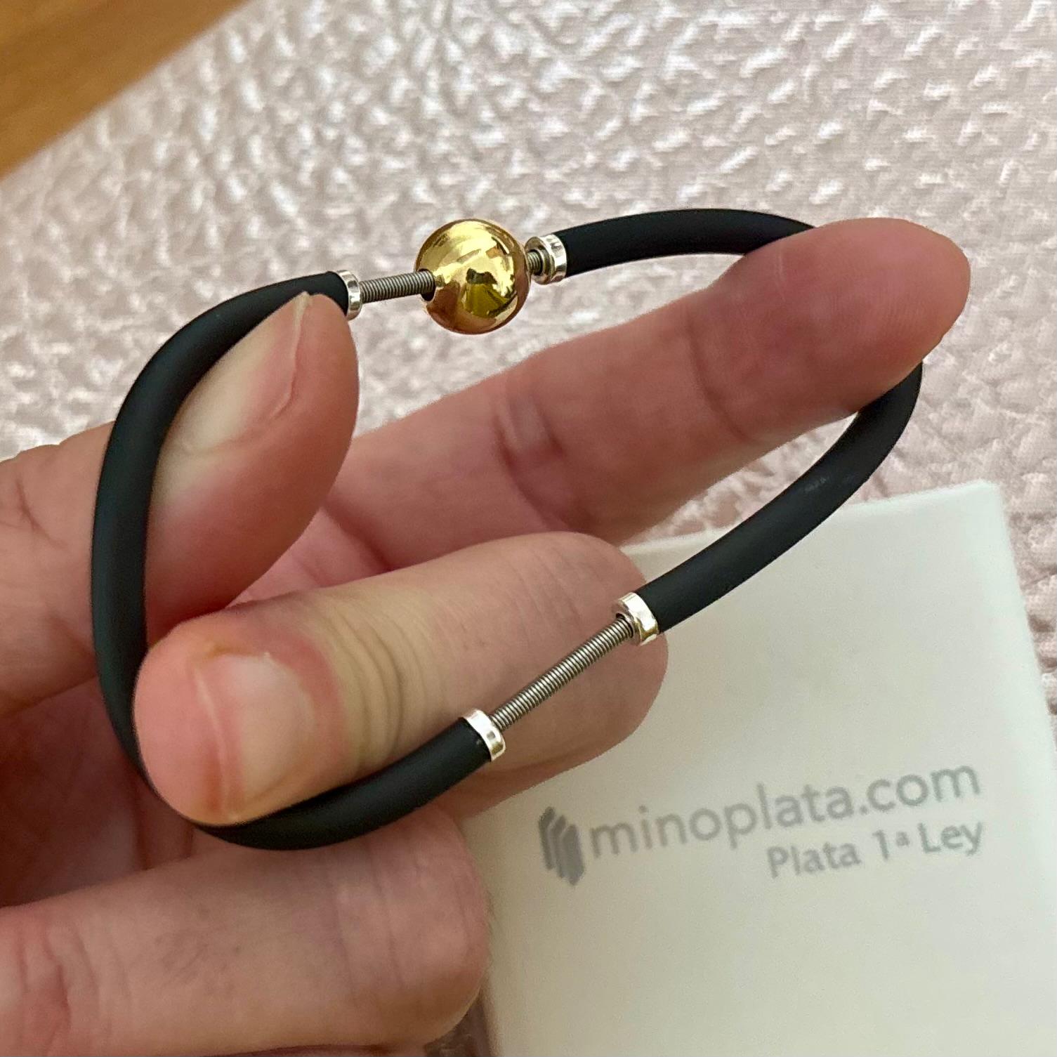 Pulsera elástica caucho negro y bola de Plata de ley chapada en oro 5