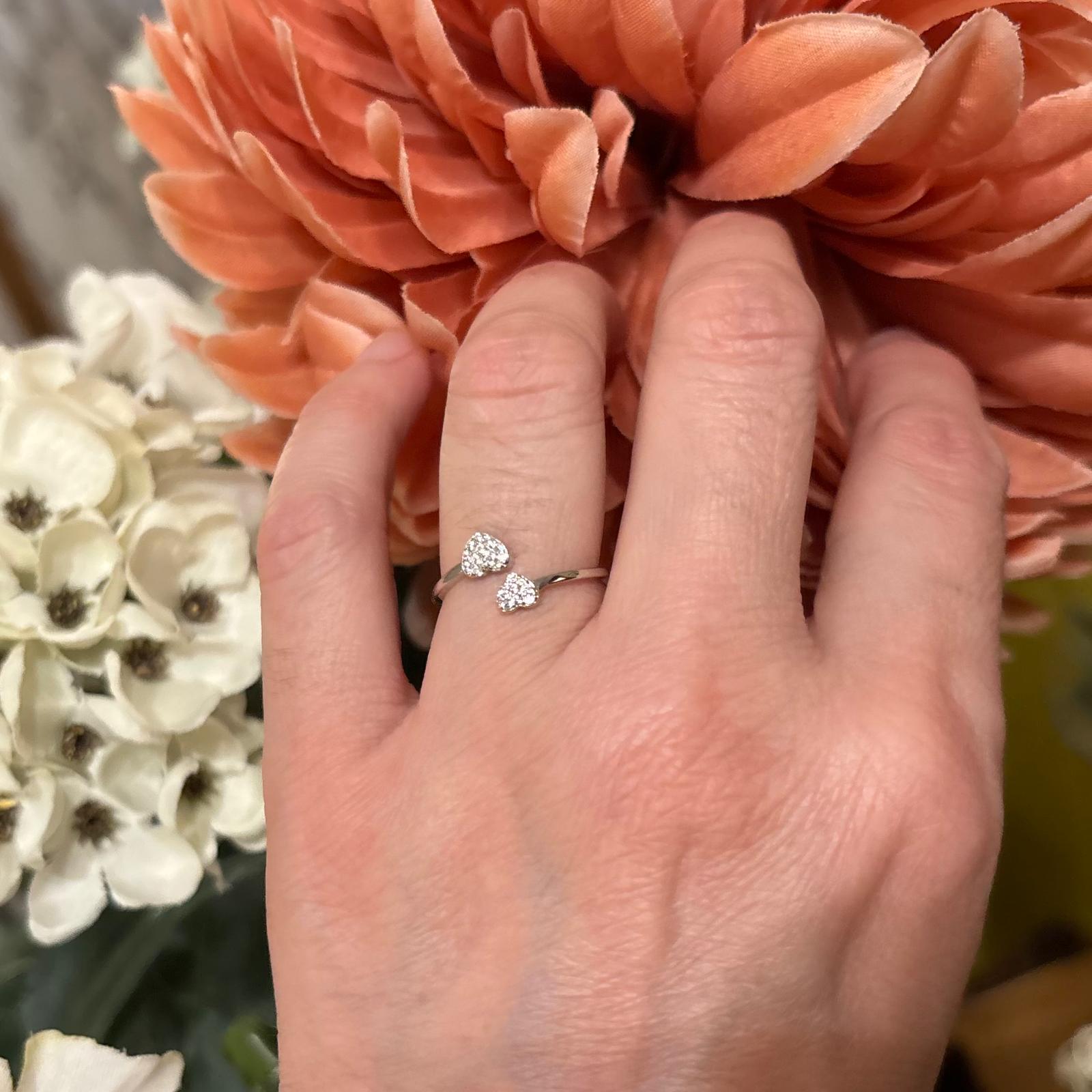 Anillo ajustable corazones de Plata de ley rodiada con Circonitas microengastadas 3