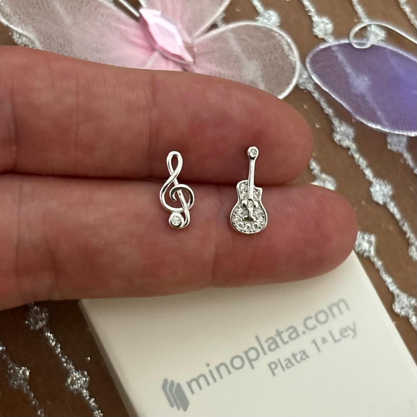 Pendientes asimétricos clave de sol y guitarra de Plata con Circonitas 4