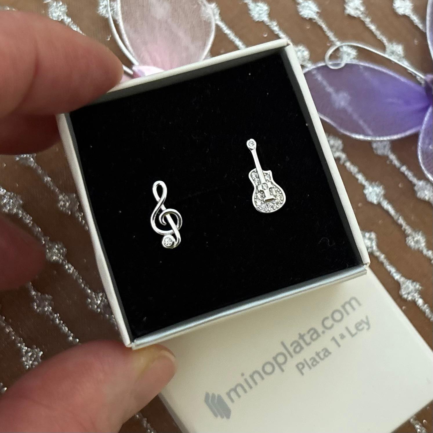 Pendientes asimétricos clave de sol y guitarra de Plata con Circonitas 2