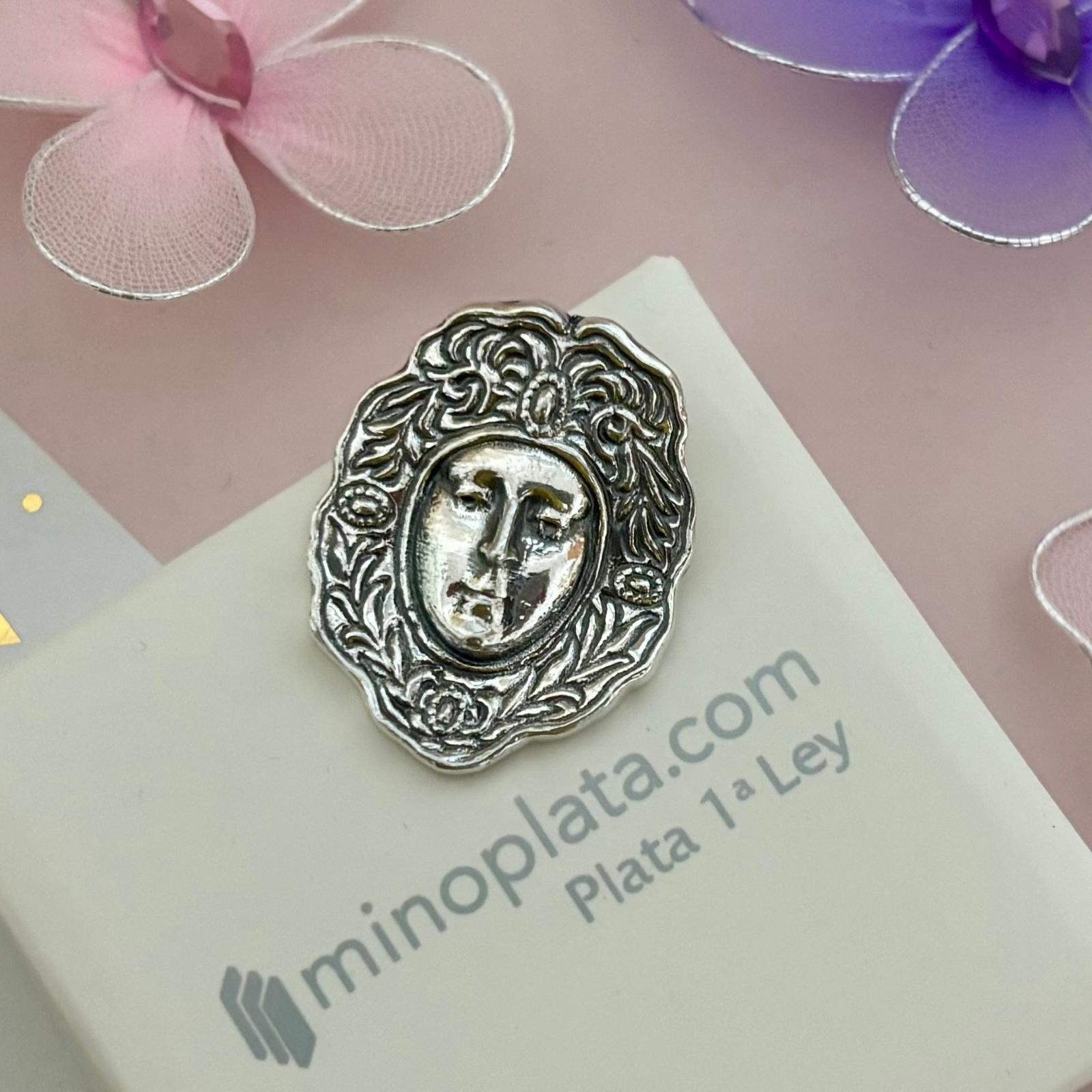Colgante rostro de la Virgen del Rocío de Plata de ley envejecida 3cm x 2,3cm 3
