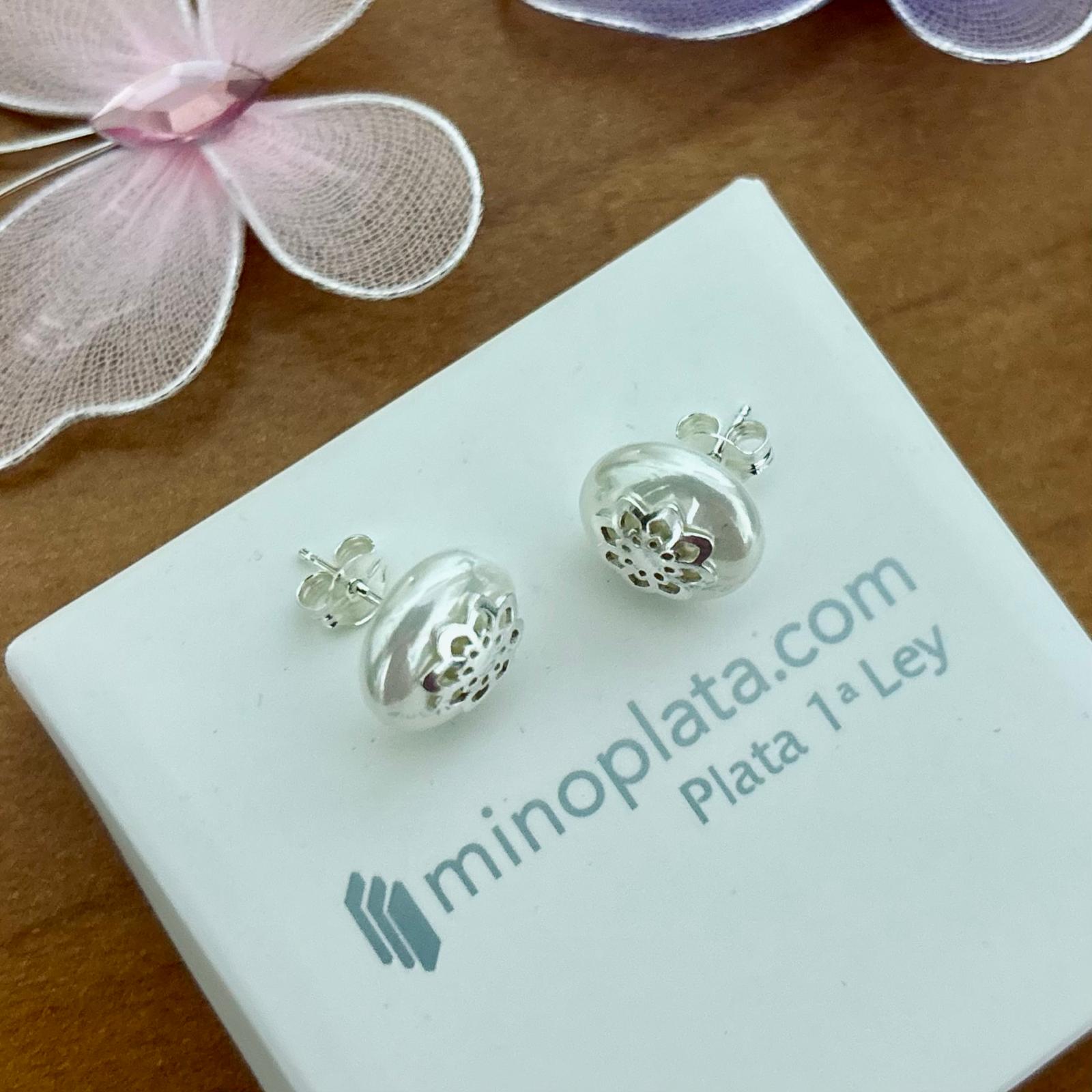 Pendientes Perla Plana 12mm flor de Plata de ley 925 4