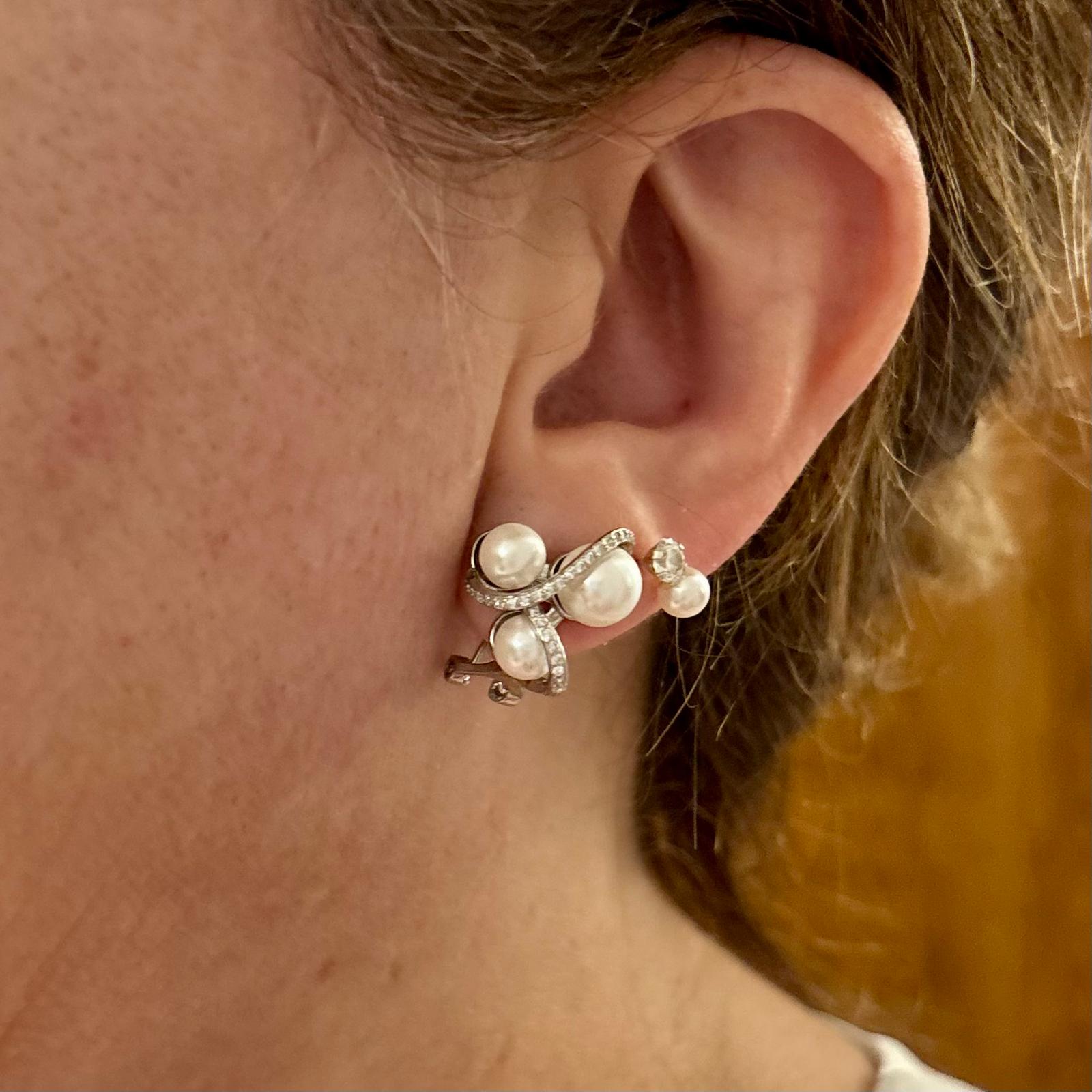 Pendientes tres Perlas cultivadas con Circonitas en Plata de ley rodiada cierre omega 3