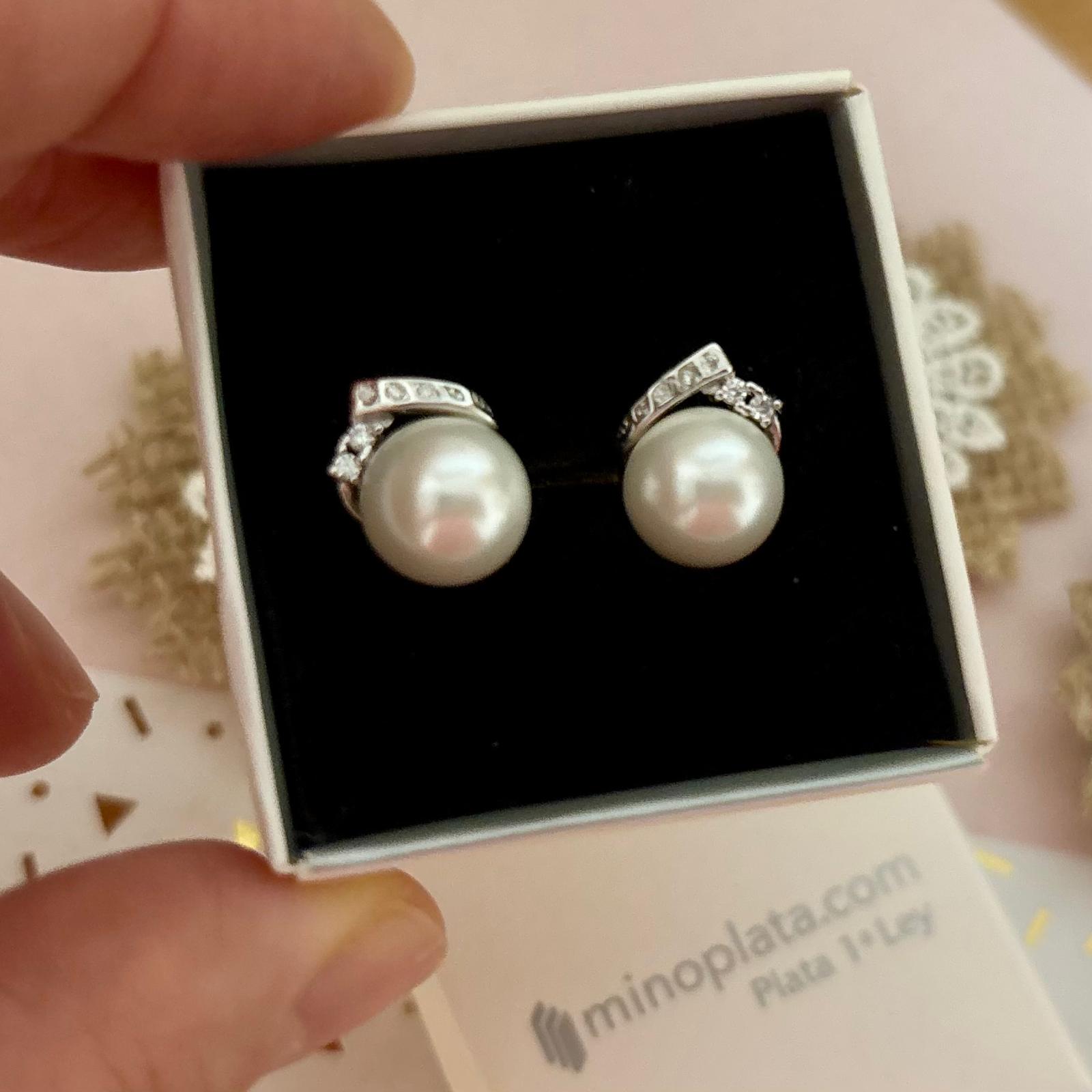 Pendientes Perlas cultivadas en Plata de ley rodiada y Circonitas cierre omega 2