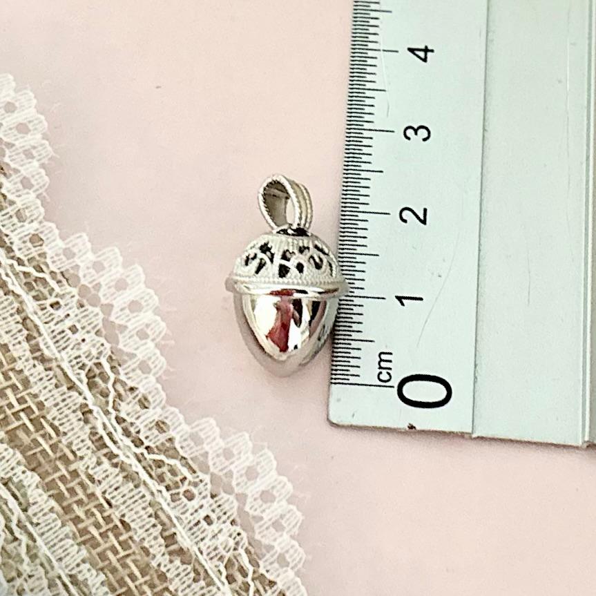 Colgante bellota calada y tallada de Plata de ley rodiada 3