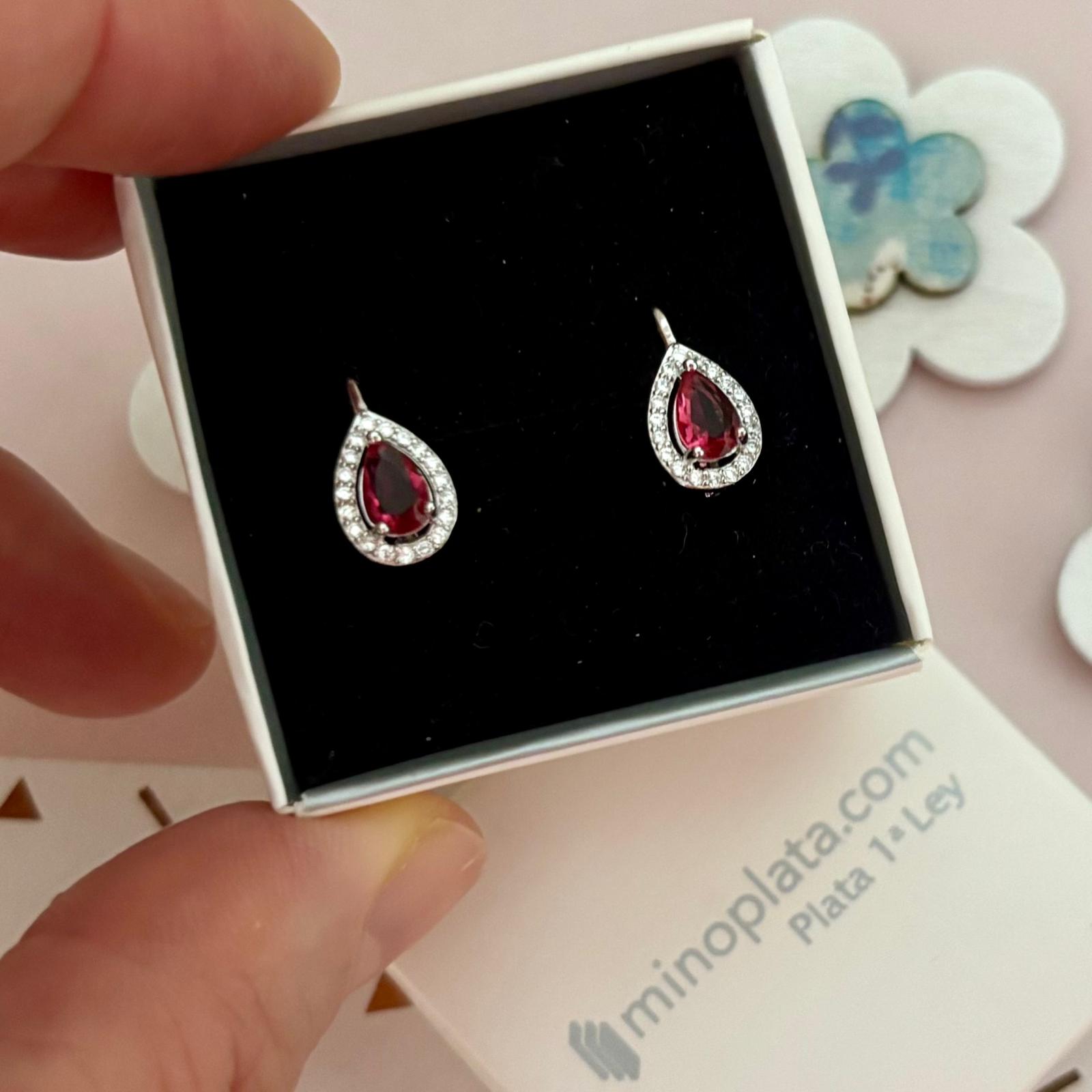Pendientes de Plata de ley rodiada con Circonitas rubí y cierre ballesta 3