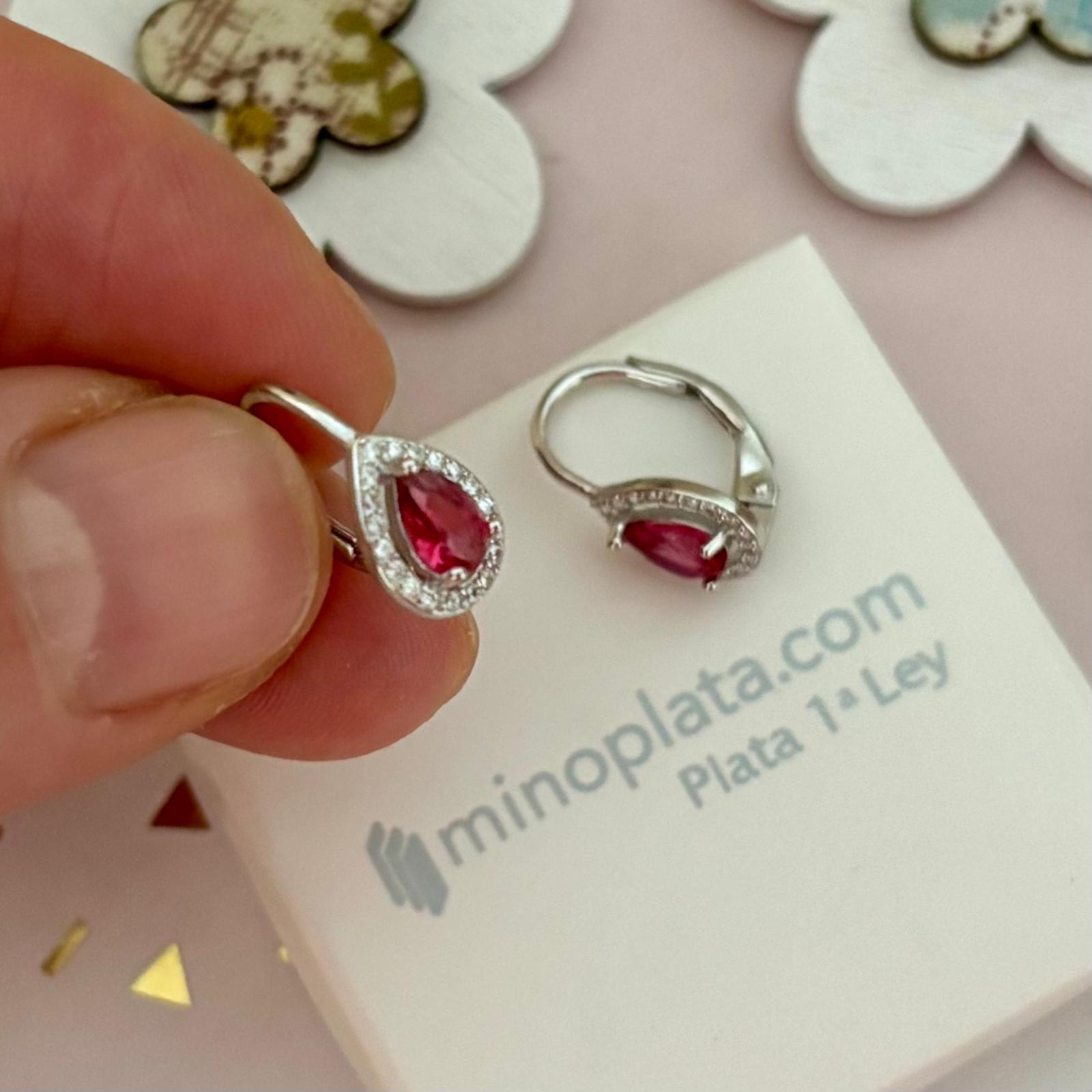 Pendientes de Plata de ley rodiada con Circonitas rubí y cierre ballesta 1