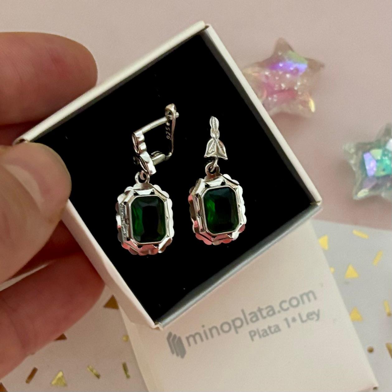 Pendientes de Plata rodiada con Circontias verdes colgante y cierre catalán 2