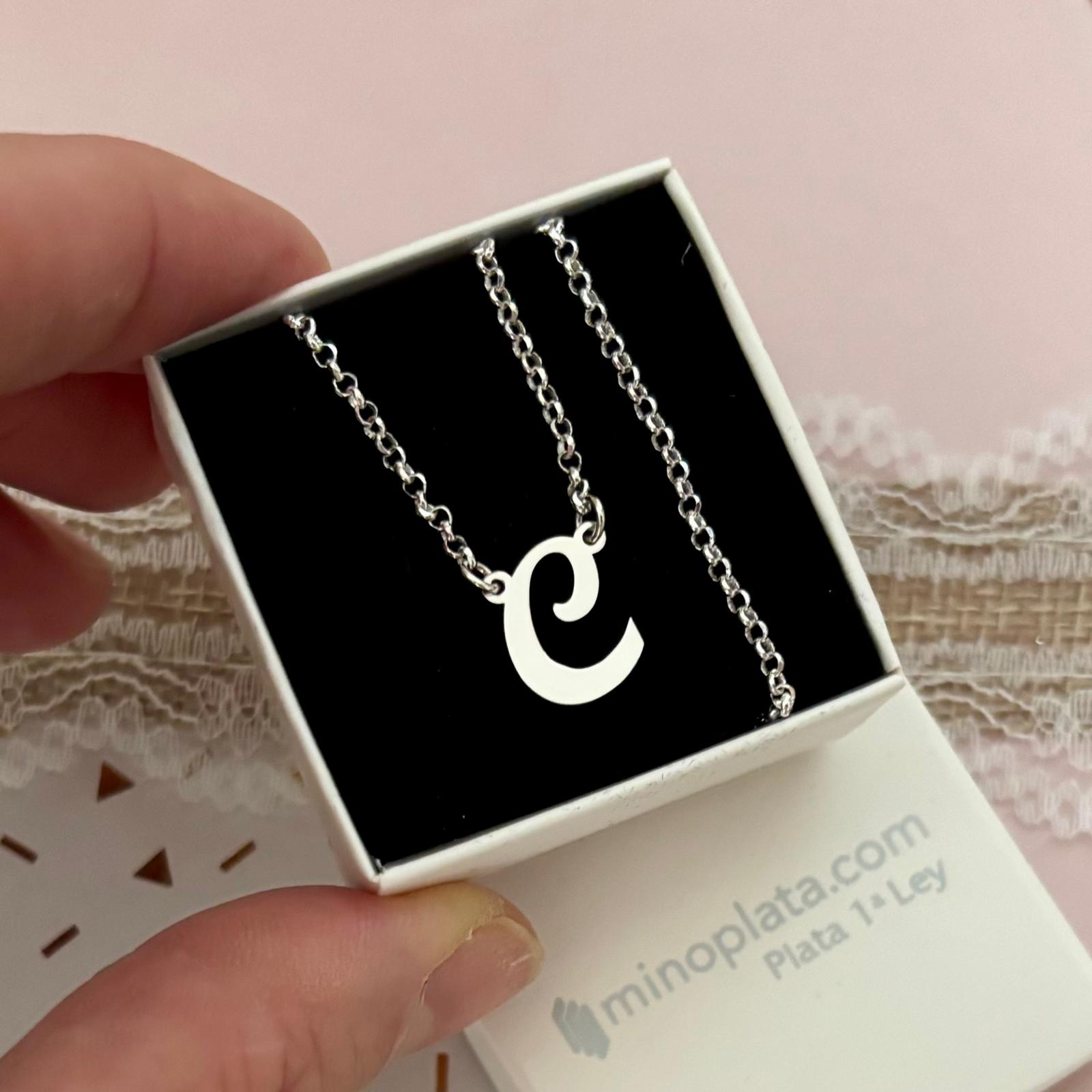 Gargantilla personalizada letra inglesa de Plata de ley 3