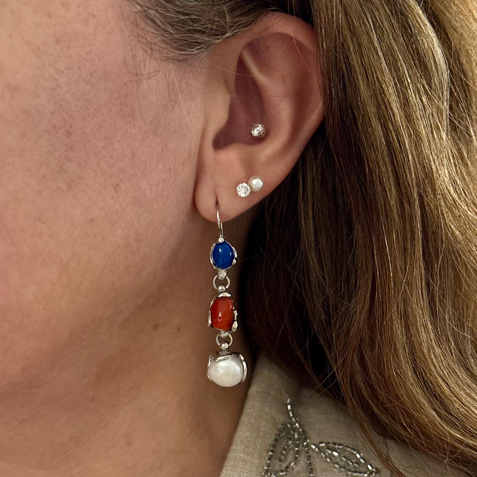 Pendientes largos de Plata de ley rodiada con piedras Lapislázuli, Coral y Perla cultivada