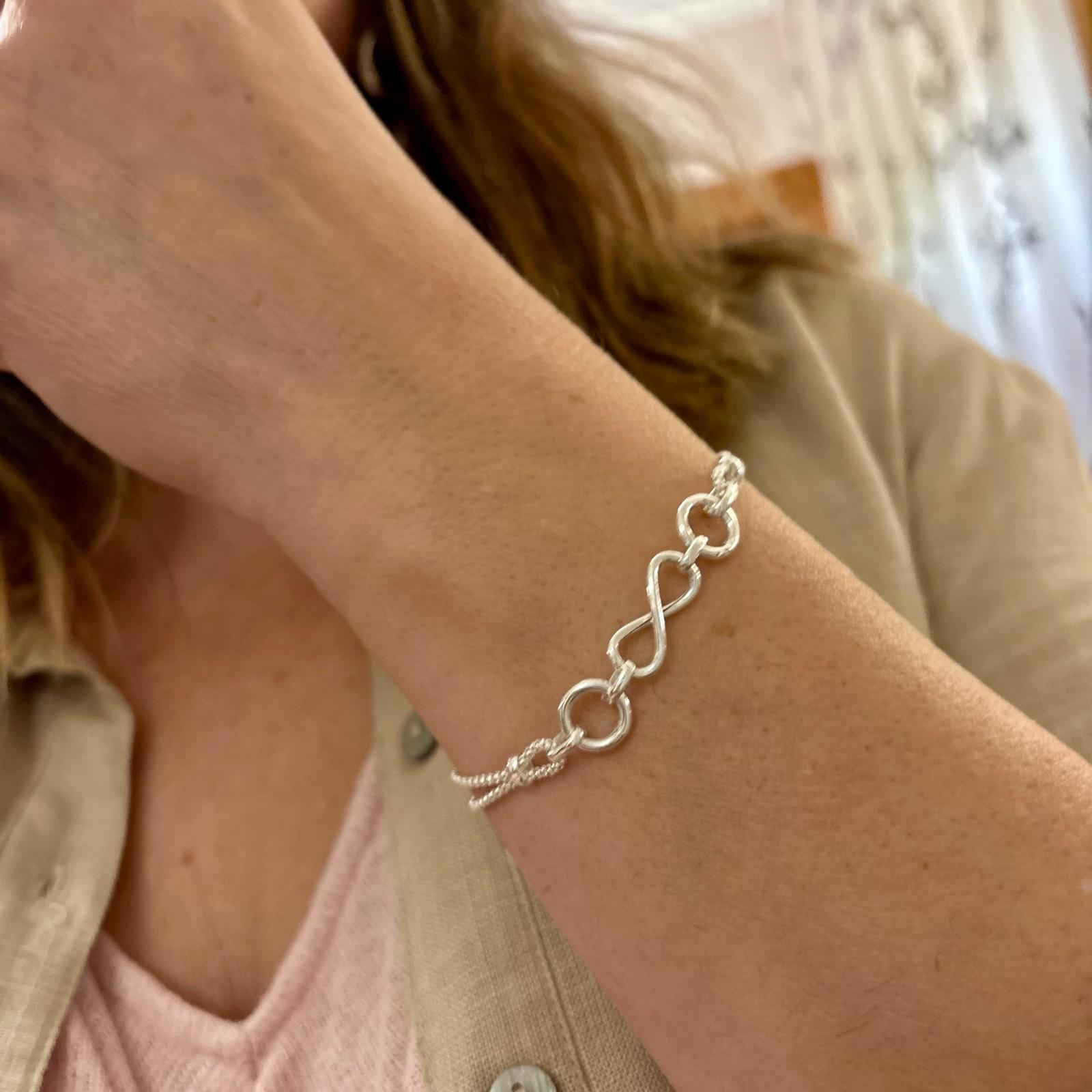 Pulsera cadena doble figuras infinito y karma de Plata de ley 925
