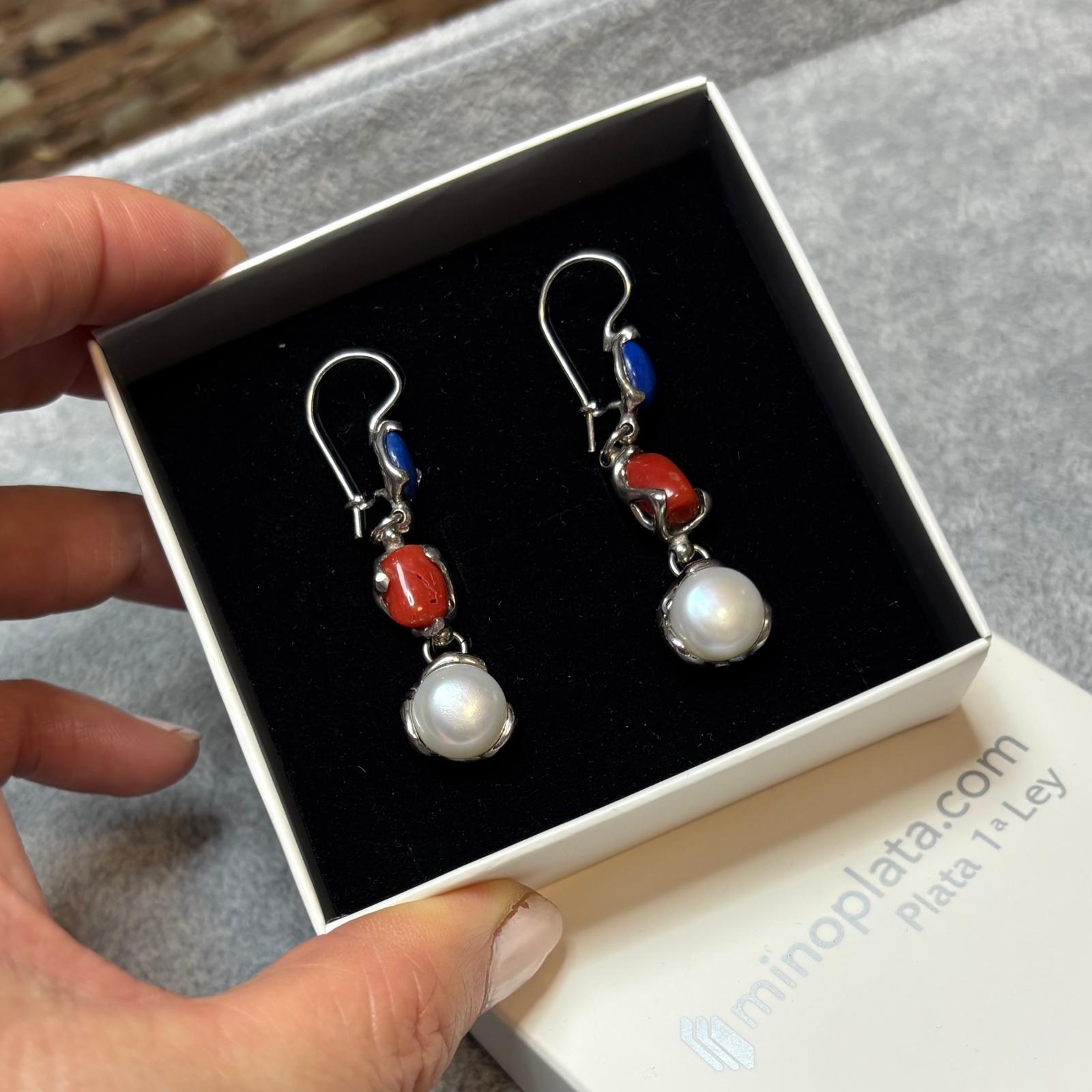 Pendientes largos de Plata de ley rodiada con piedras Lapislázuli, Coral y Perla cultivada 3