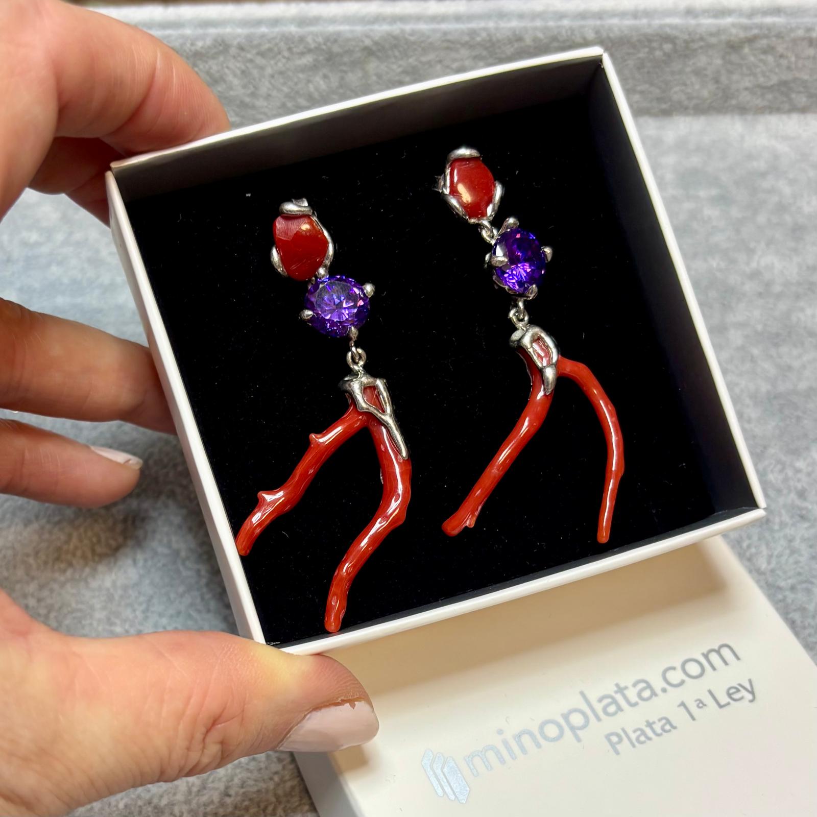 Pendientes largos de Coral rojo y Circonita lila en Plata de ley rodiada_1