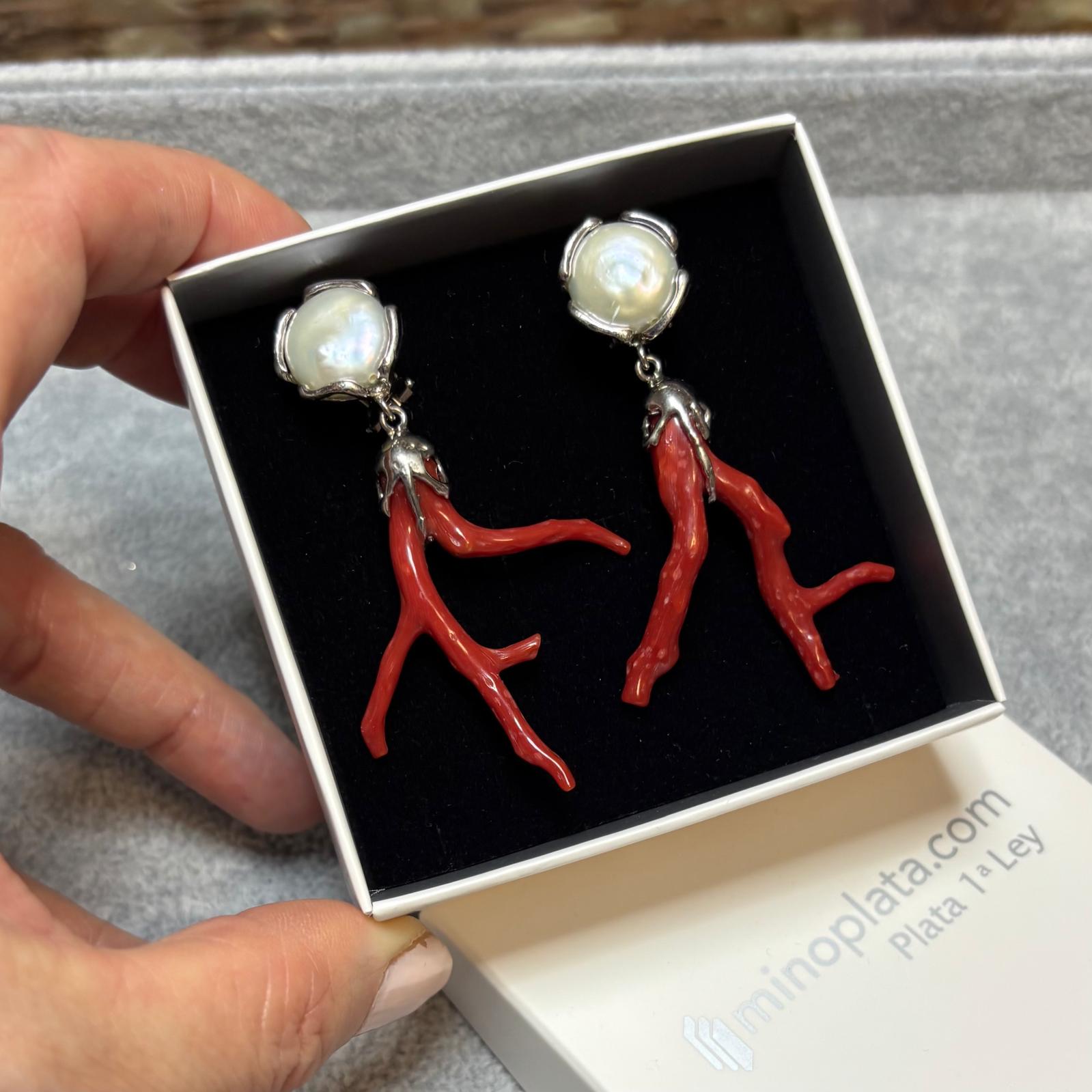 Pendientes de piedra natural Coral rojo con Perlas cultivada en Plata de ley rodiada cierre omega 3