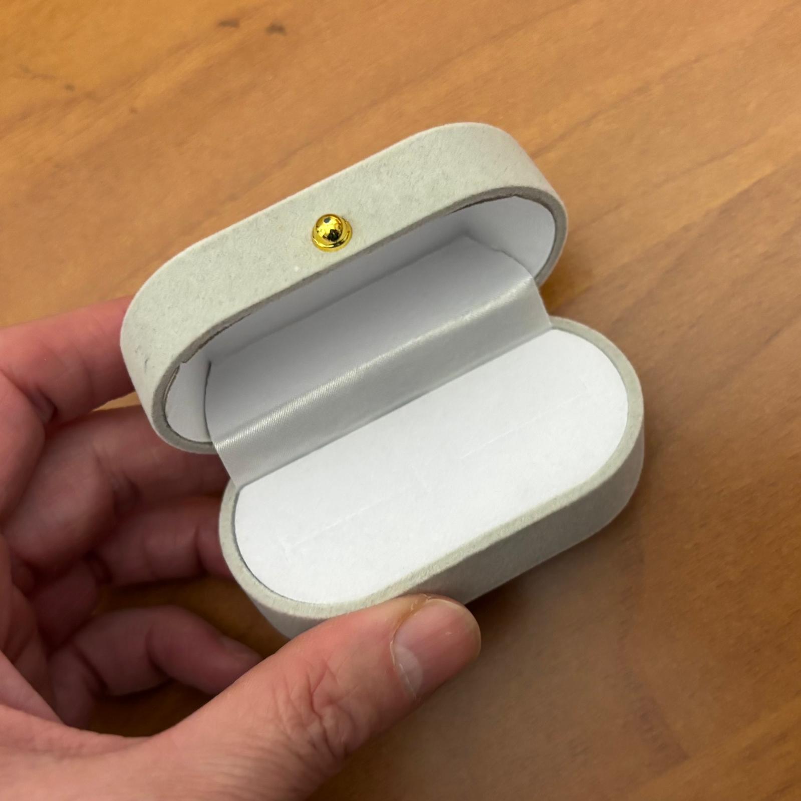 Estuche terciopelo gris 3