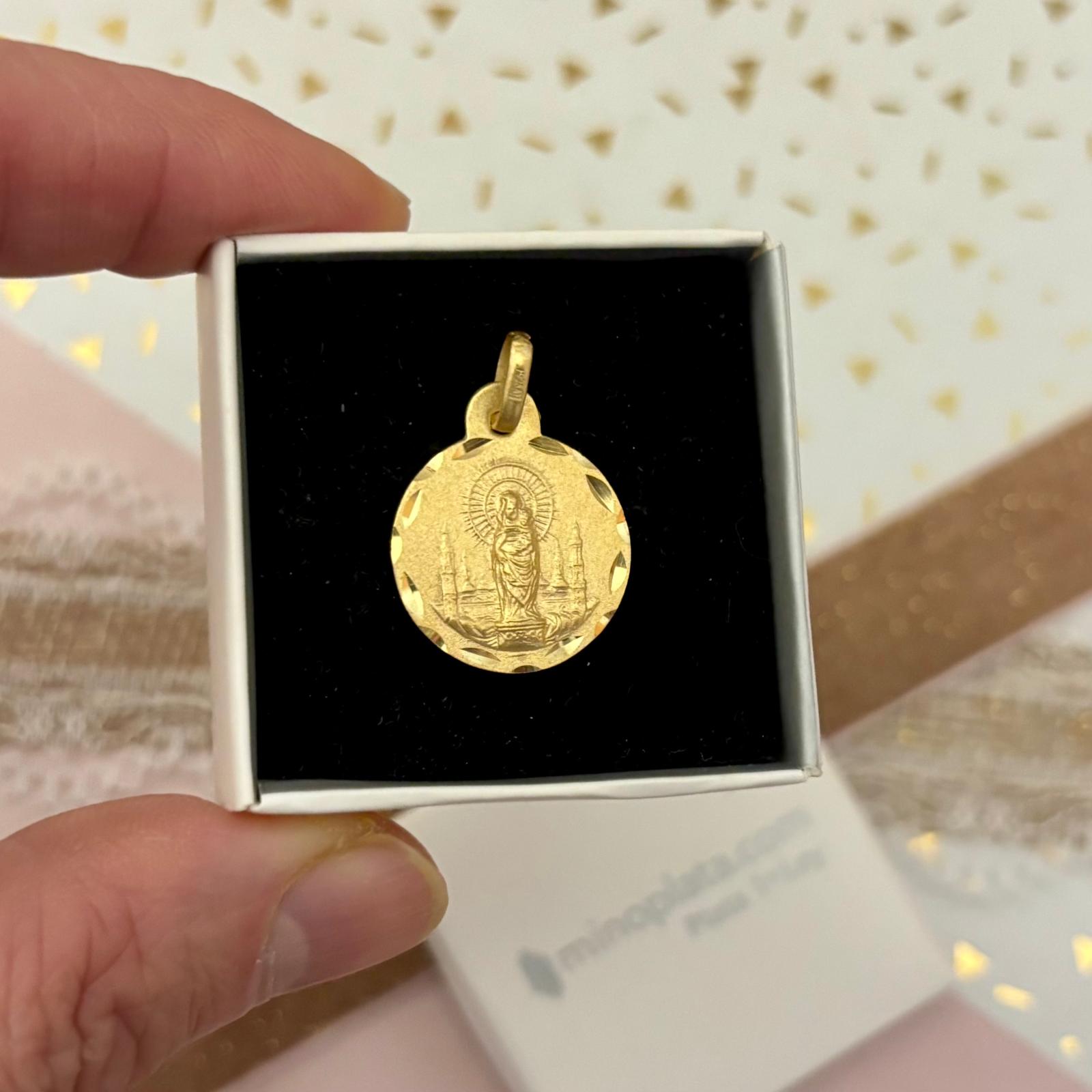 Medalla Virgen del Pilar Basílica 17mm de Plata de ley chapada en Oro 3