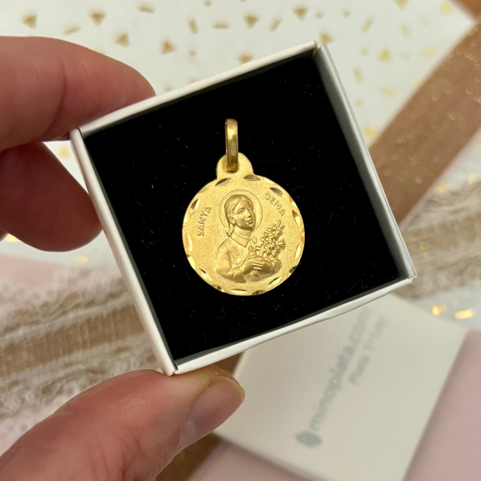 Medalla Santa Gema 19mm de Plata de ley chapada en Oro_1