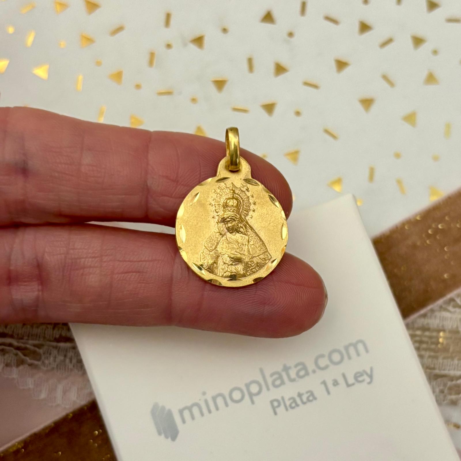 Medalla Virgen Macarena 19mm de Plata de ley chapada en Oro 4