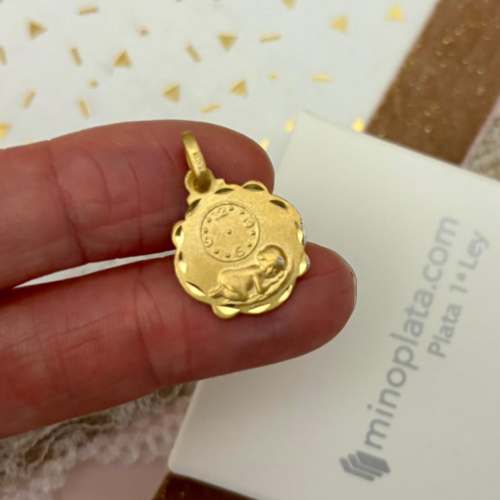 Medalla nacimiento reloj de Plata de ley chapada en Oro 16x20mm 4