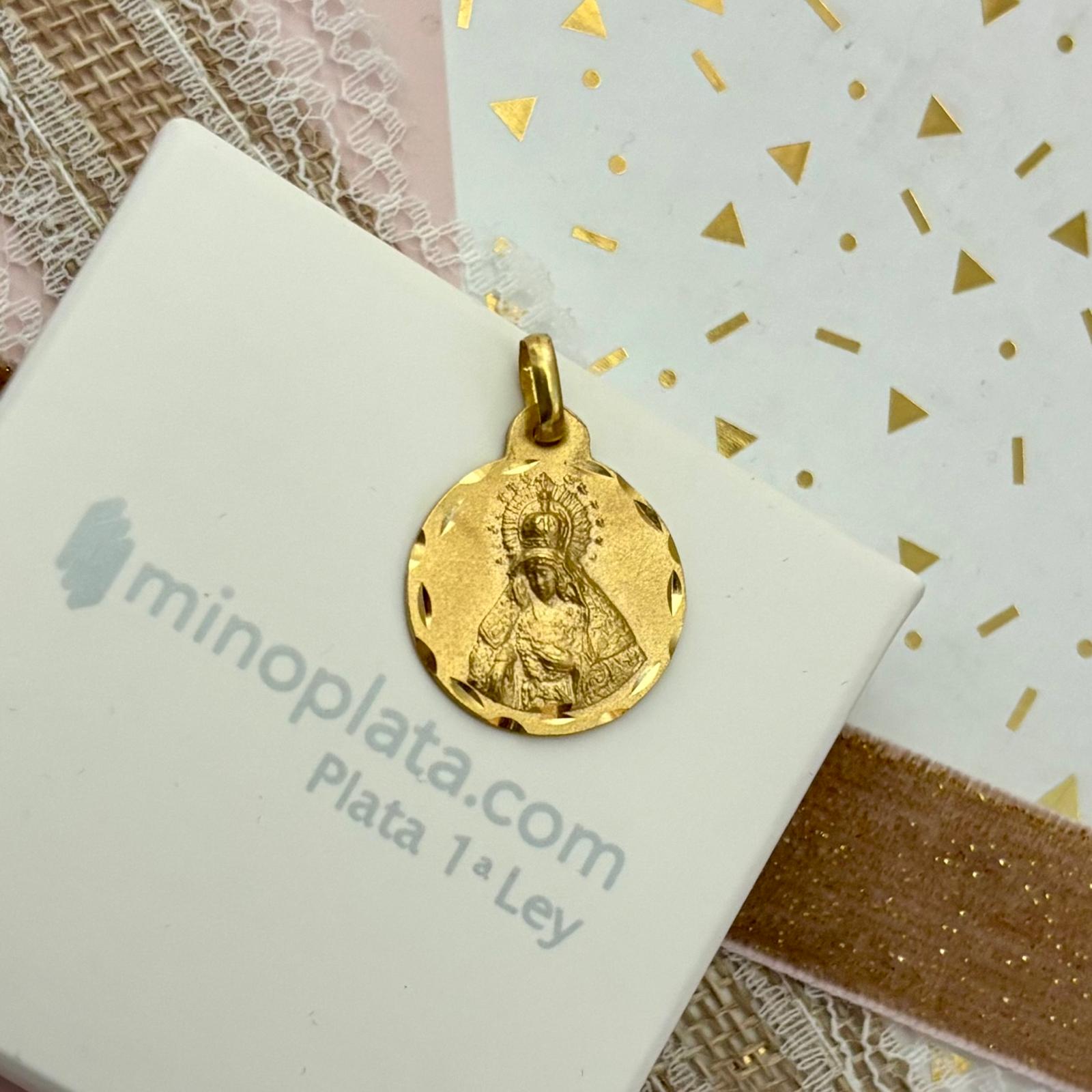 Medalla Virgen Macarena 19mm de Plata de ley chapada en Oro 5