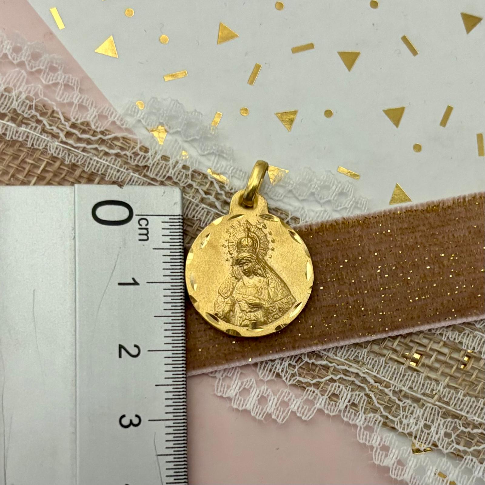 Medalla Virgen Macarena 19mm de Plata de ley chapada en Oro 3