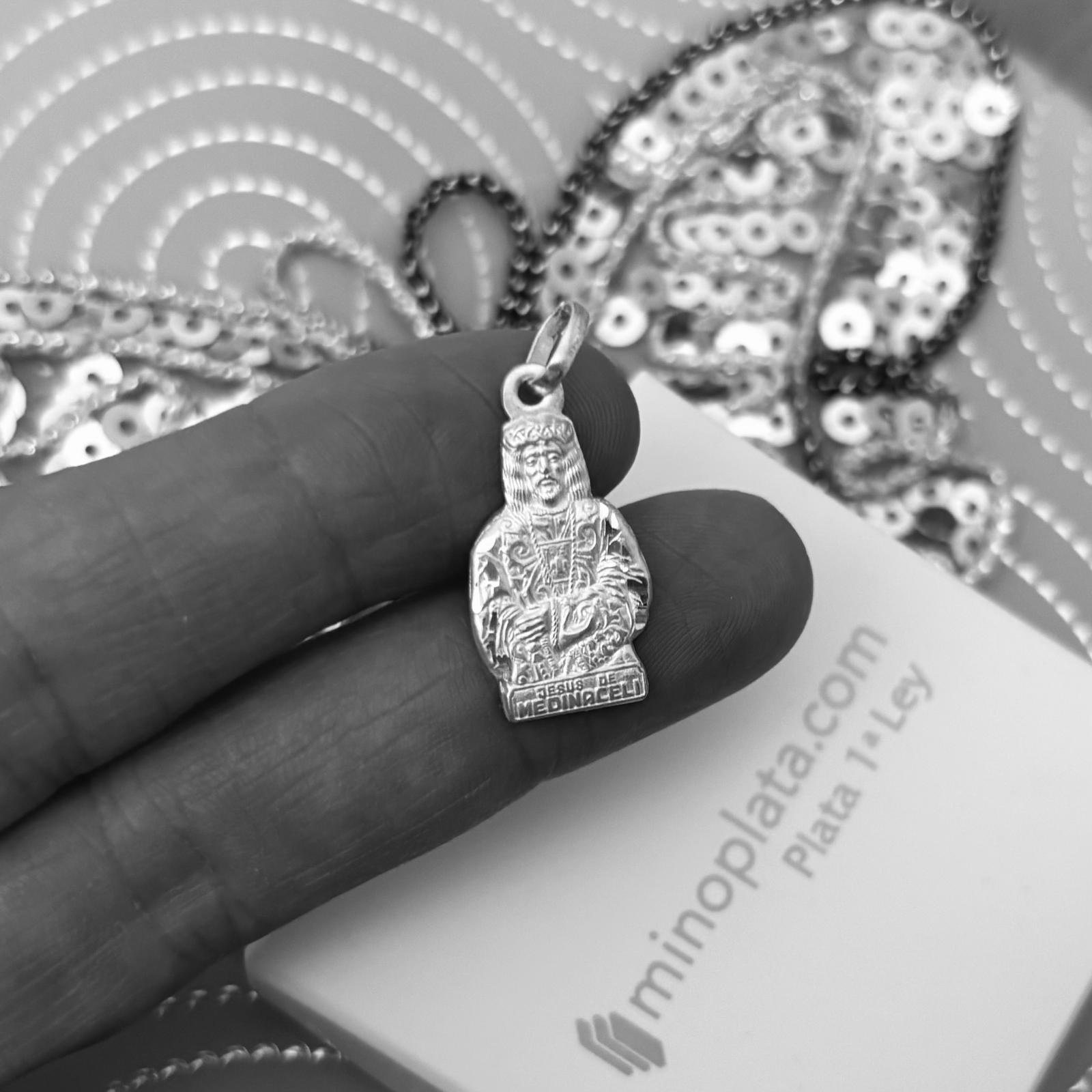 Medalla silueta Cristo de Medinaceli de Plata de ley 925 13x24mm 3