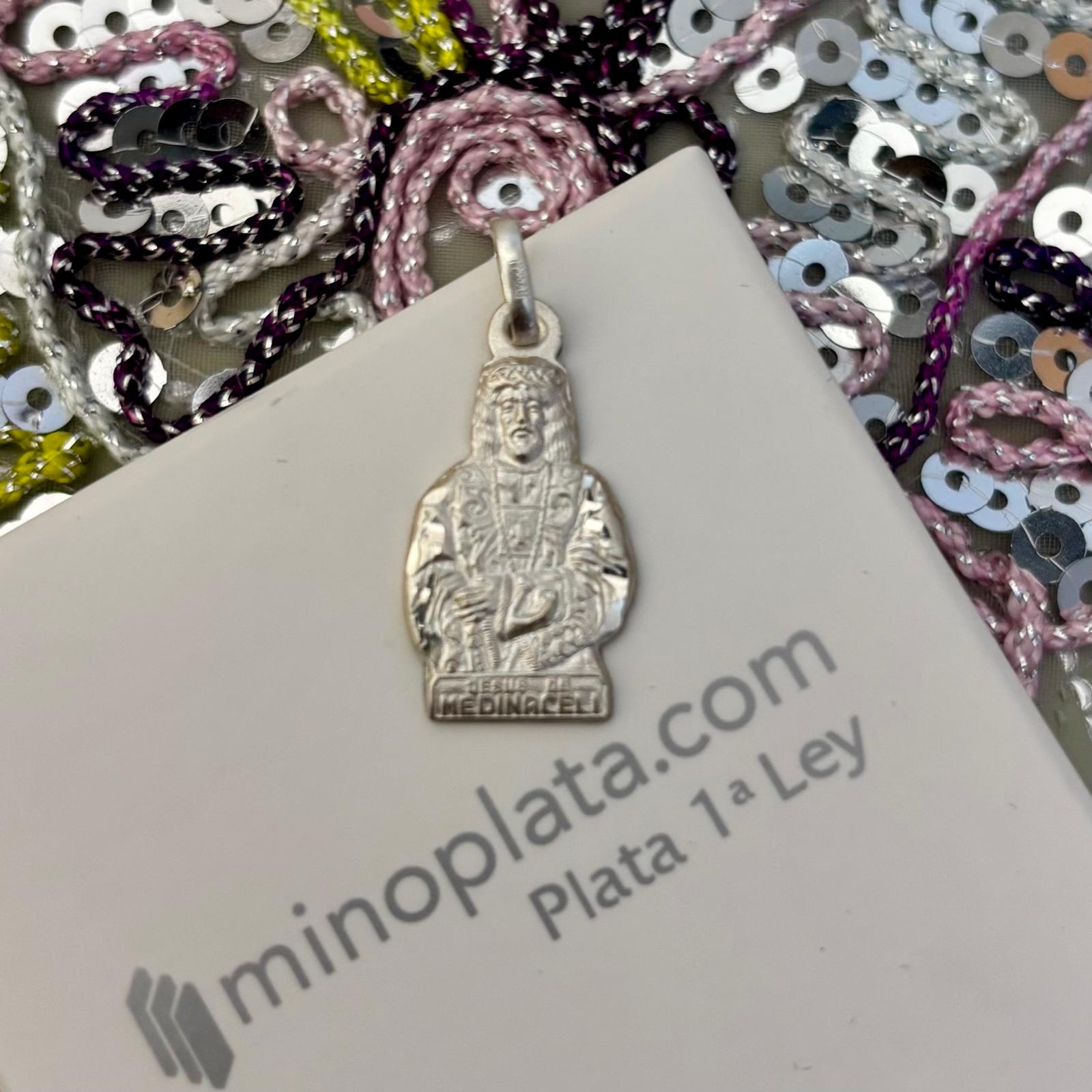 Medalla silueta Cristo de Medinaceli de Plata de ley 925 13x24mm_1