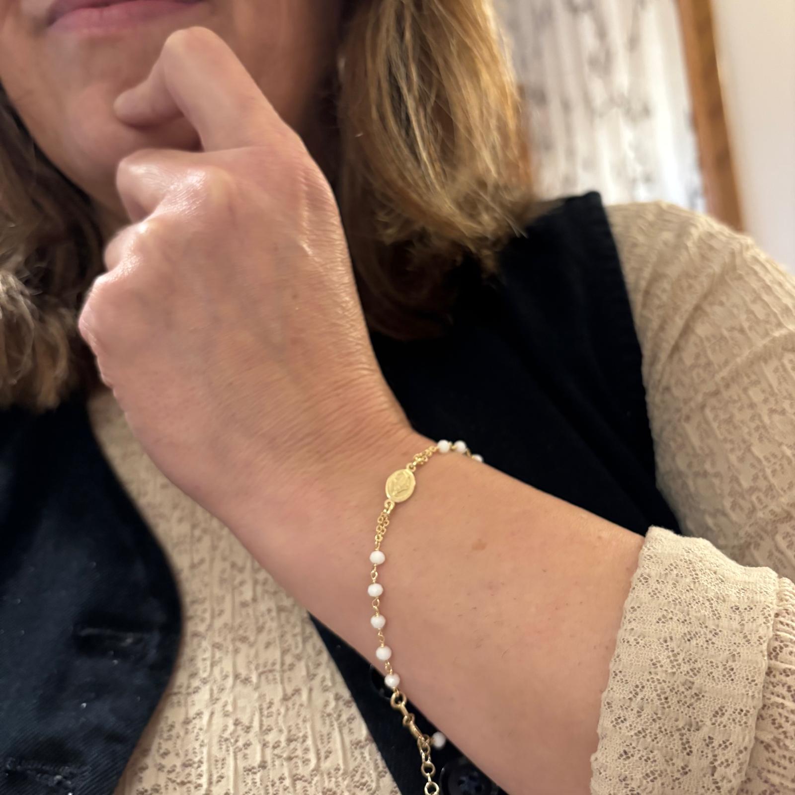 Pulsera rosario piedras blancas con Virgen Milagrosa y Cruz de Plata de ley 925 chapada en Oro 6