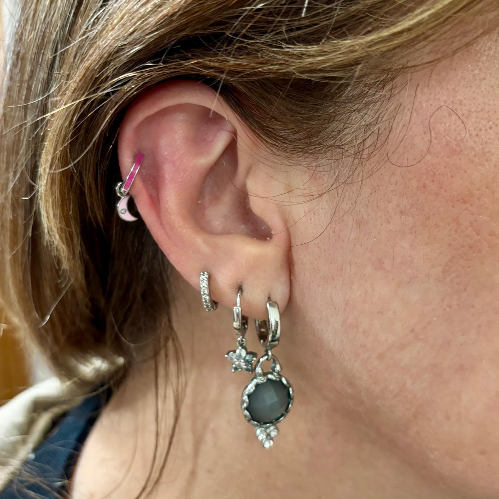 Aros luna colgante de Plata de ley rodiada y esmaltes rosas 6