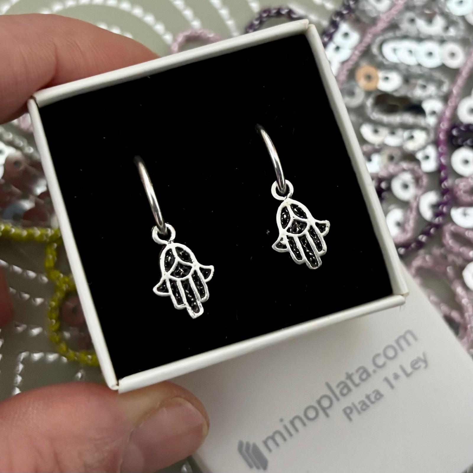 Pendientes aros 12mm con Mano de Fátima colgante de Plata de ley vieja