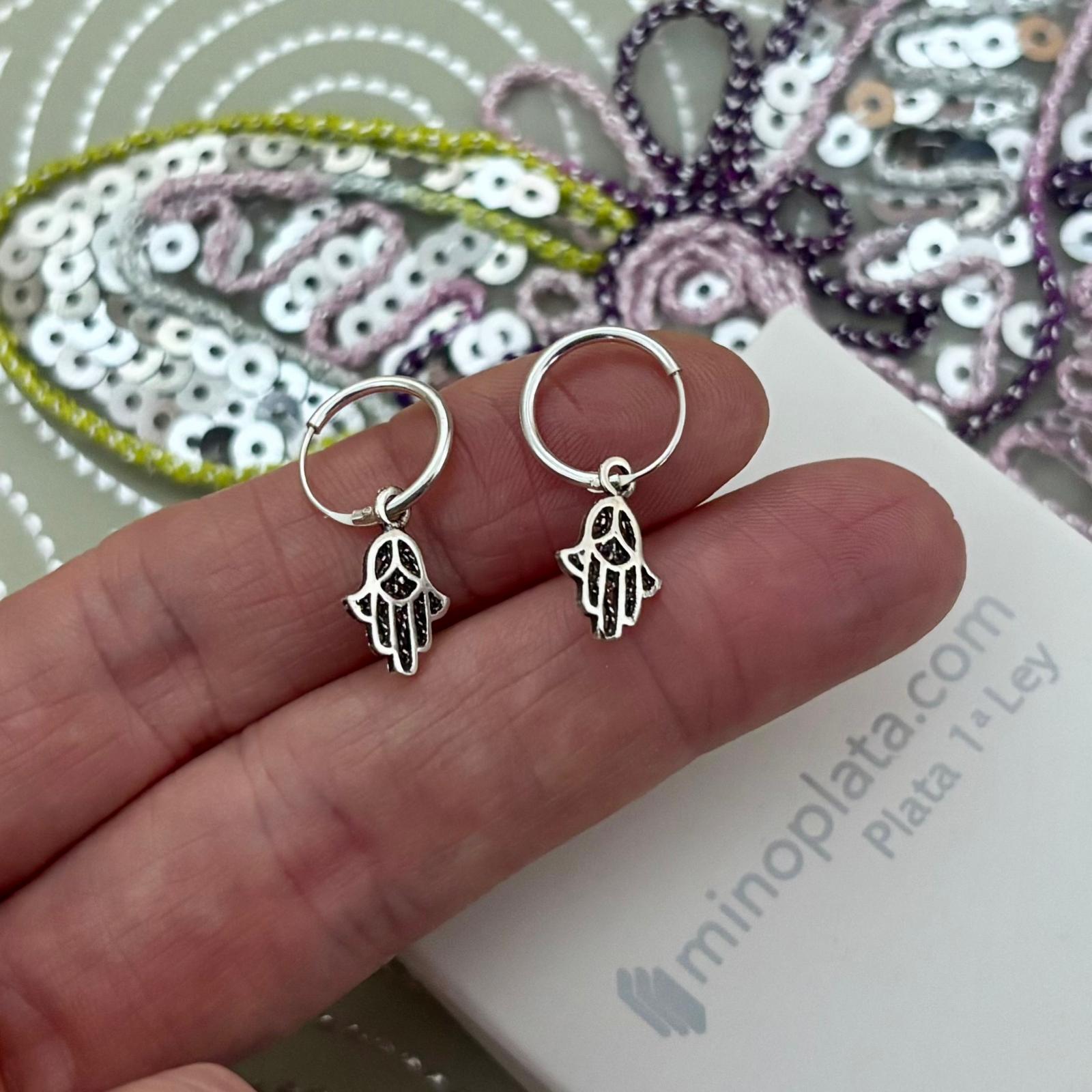 Pendientes aros 12mm con Mano de Fátima colgante de Plata de ley vieja 4