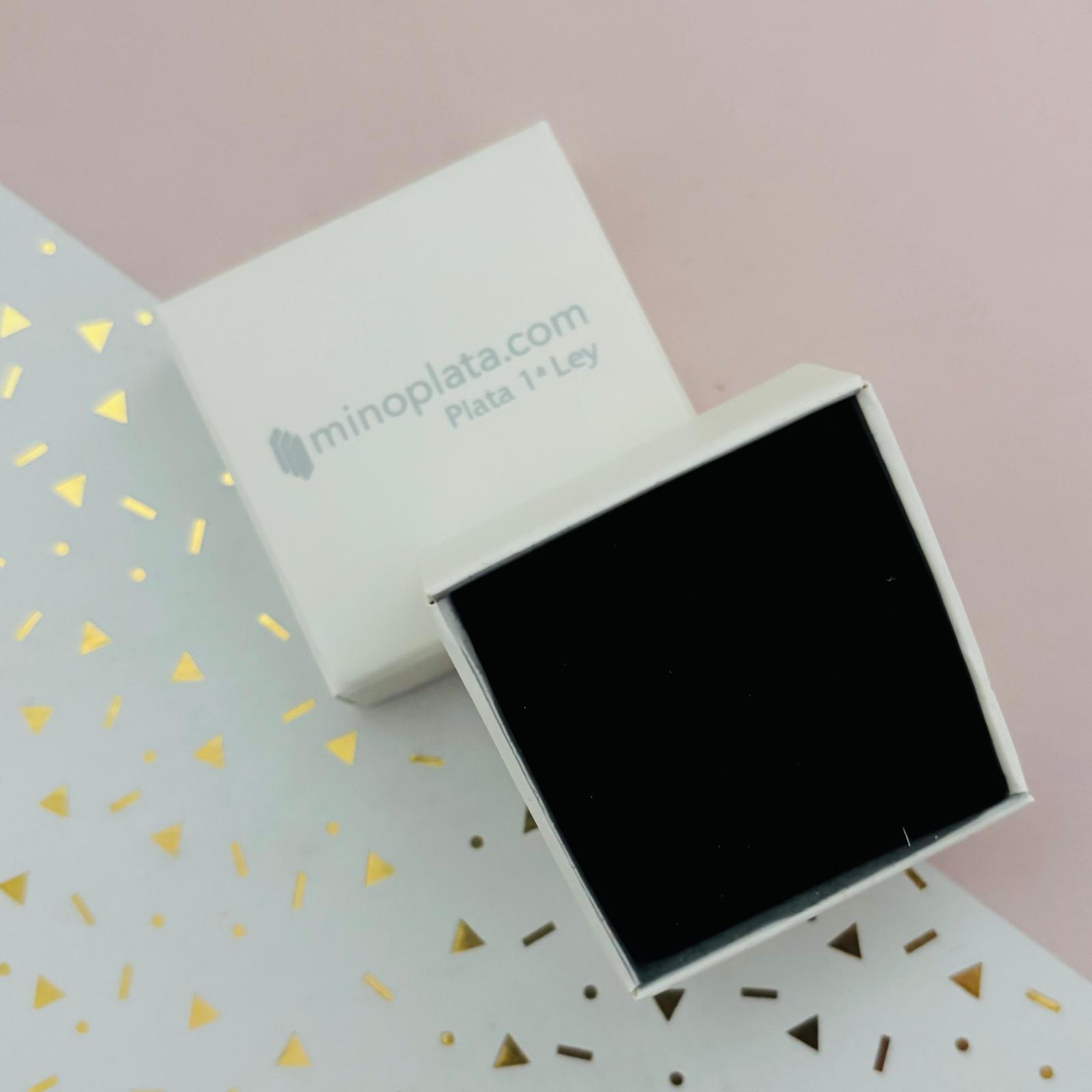 Caja pequeña regalo Minoplata 4cm x 4cm 3