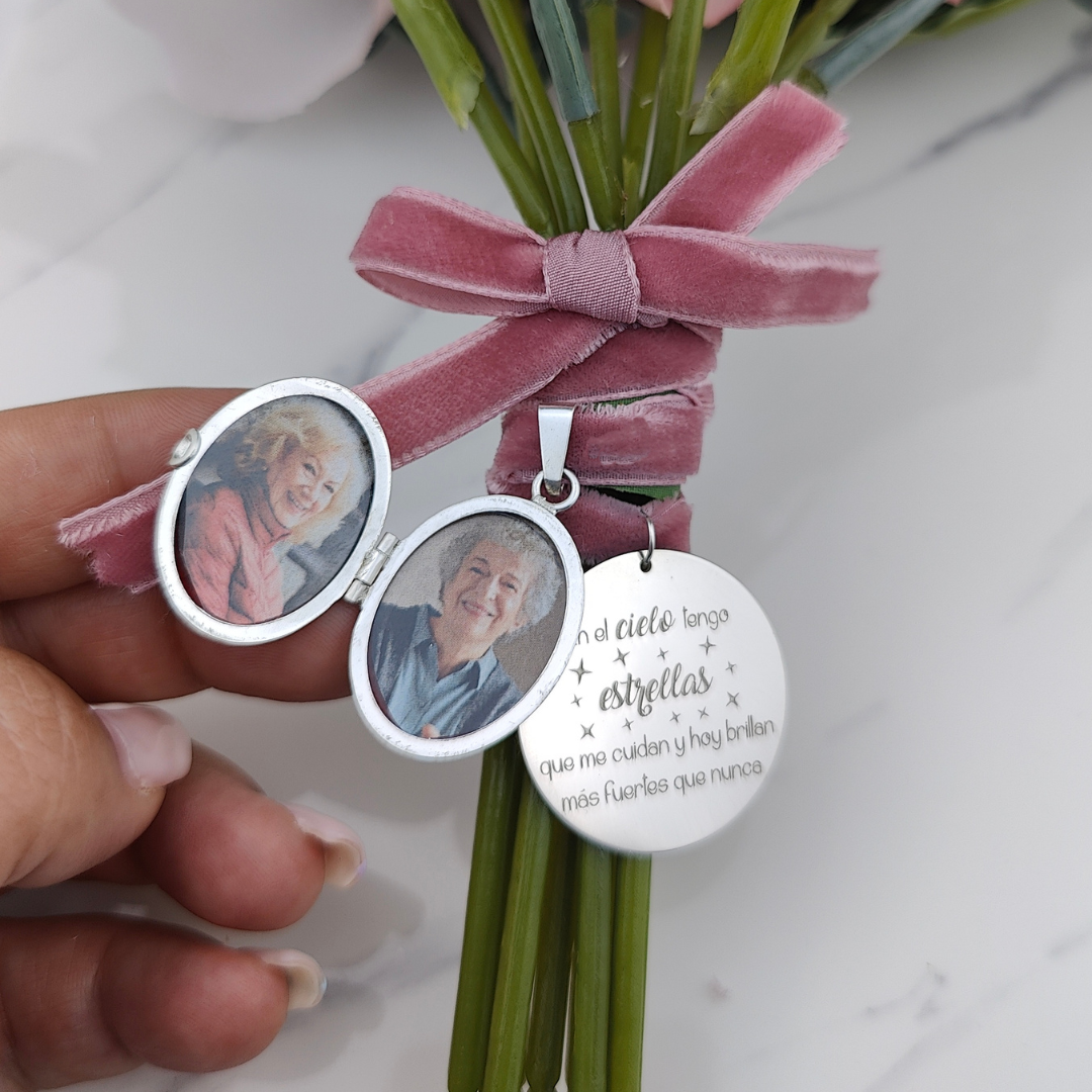 Guardapelos ovalado de Plata de ley tallada 23 x 31 Mm.