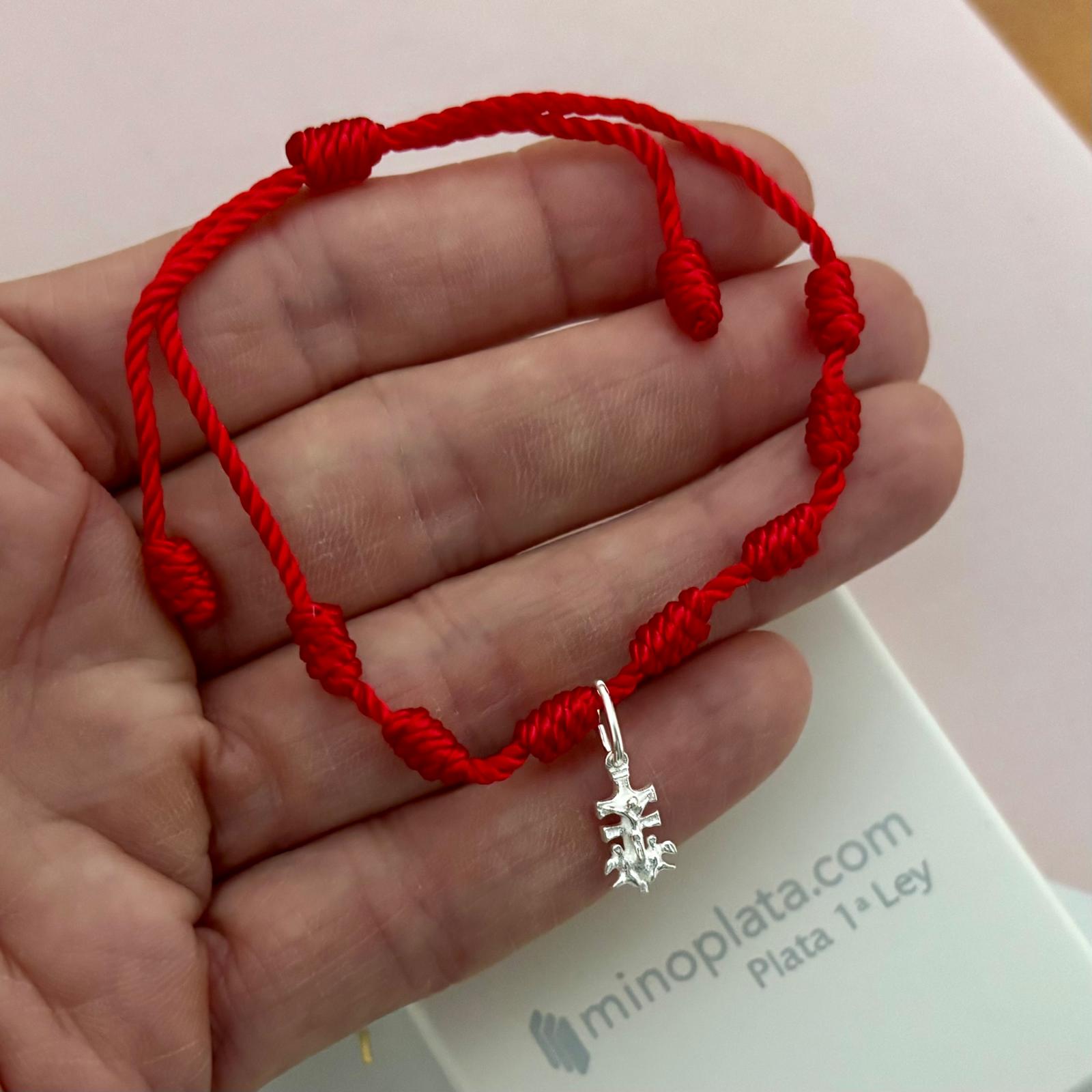 Pulsera roja siete nudos de seda ajustable con colgante Cruz de Caravaca de Plata de ley 925