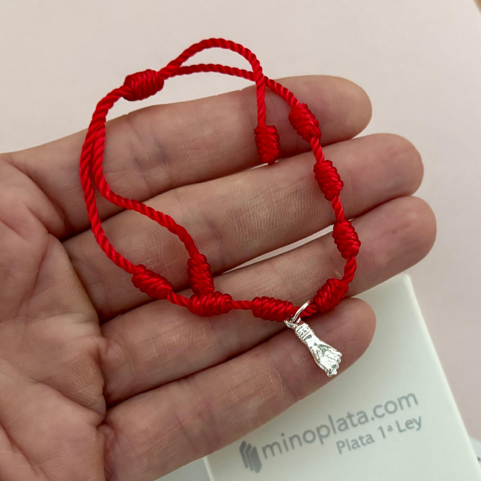 Pulsera roja unisex siete nudos ajustable con colgante puño de Plata de ley 925