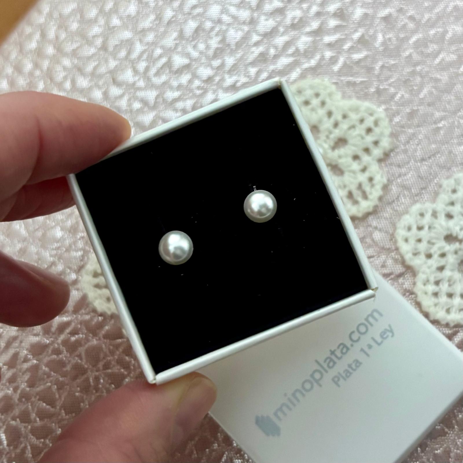 Pendientes media Perla 6mm sintética en Plata de ley 925