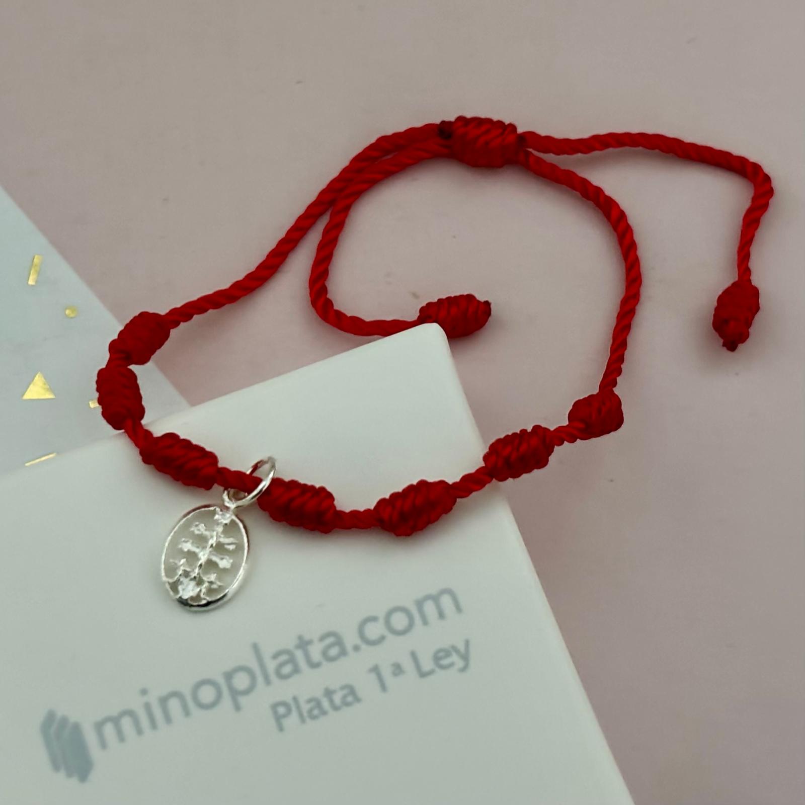 Pulsera roja siete nudos de seda ajustable con medalla ovalada Cruz de Caravaca de Plata de ley 925 3
