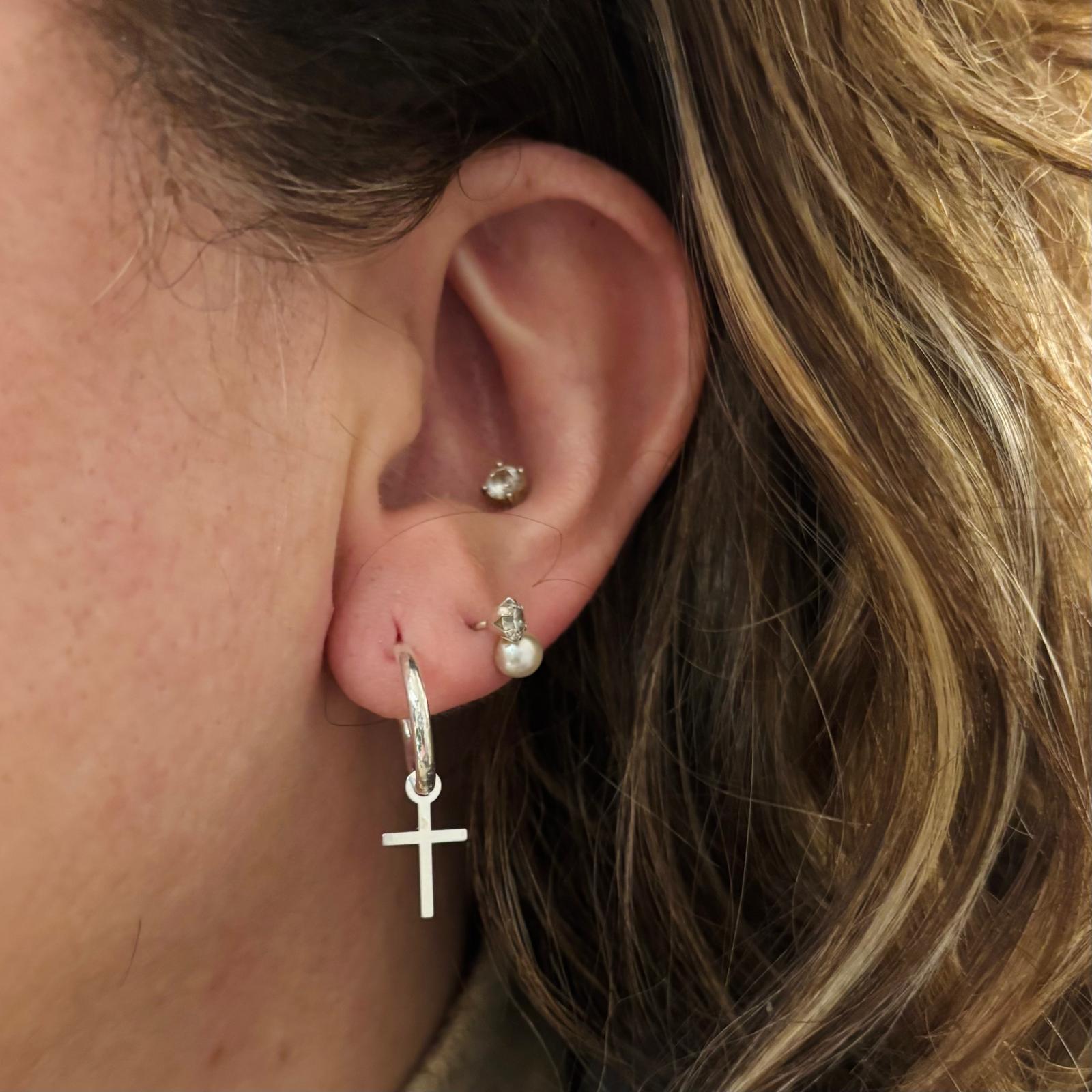 Pendientes unisex de aro con cruz colgante de Plata 11 Mm. 6