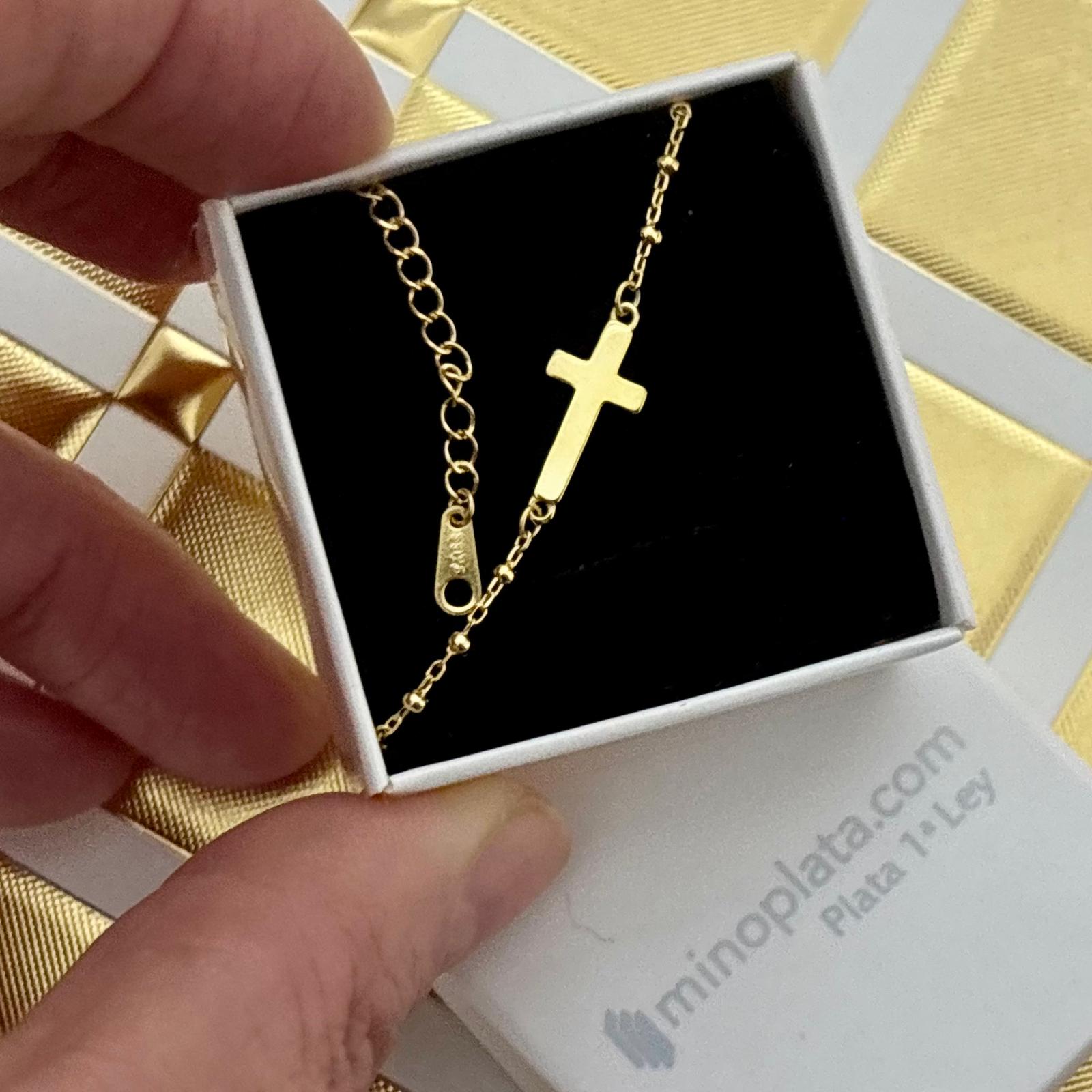 Pulsera cruz tumbada bolitas de Plata de ley chapada en Oro 3